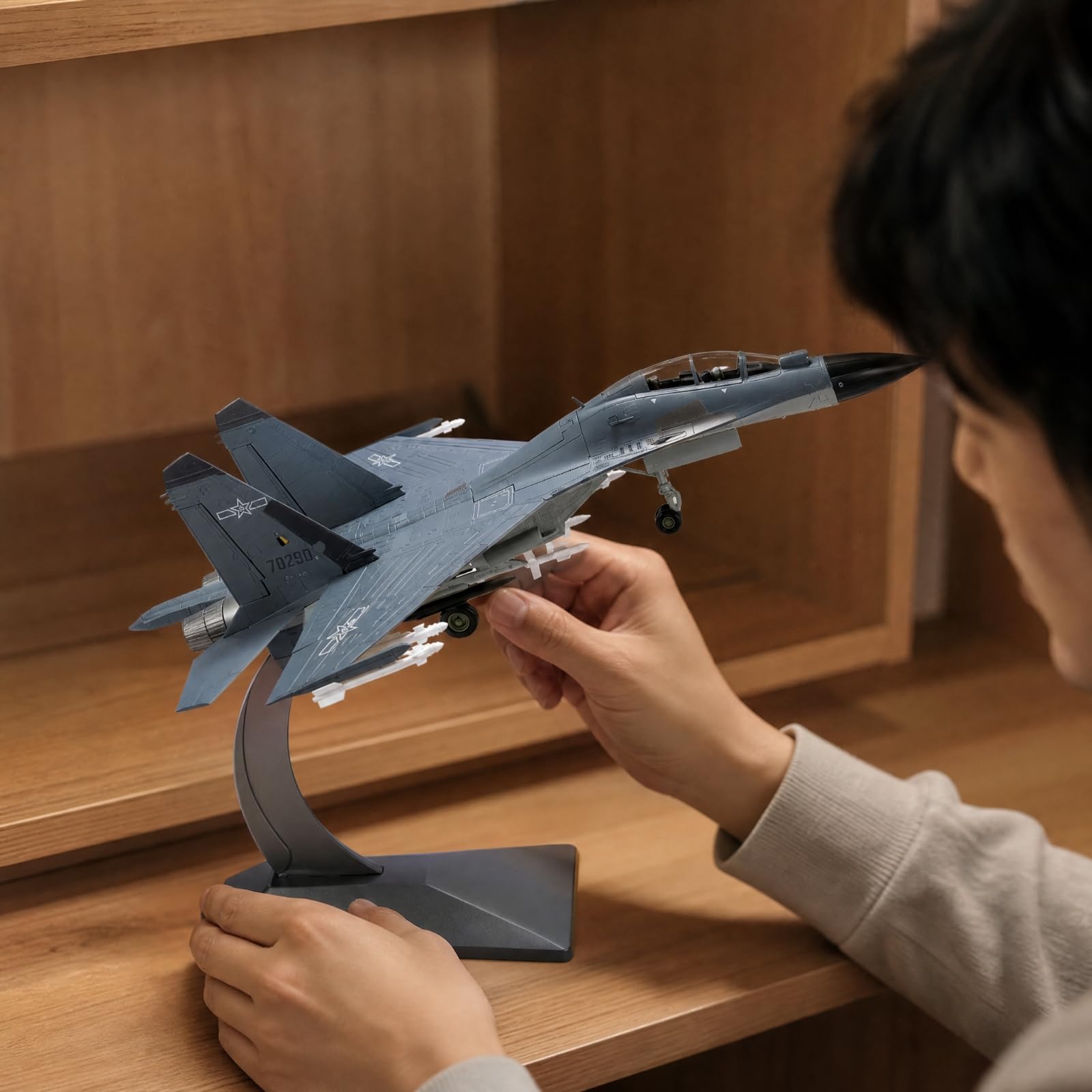 Modello di Aereo Militare con da Esposizione Dettagliato Modellino Statico di Aereo Militare Già Assemblato per Studio, Scrivania, Stile A