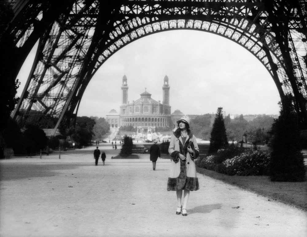 Amazon.com: 1920s Woman Walking Under The Eiffel Tower With