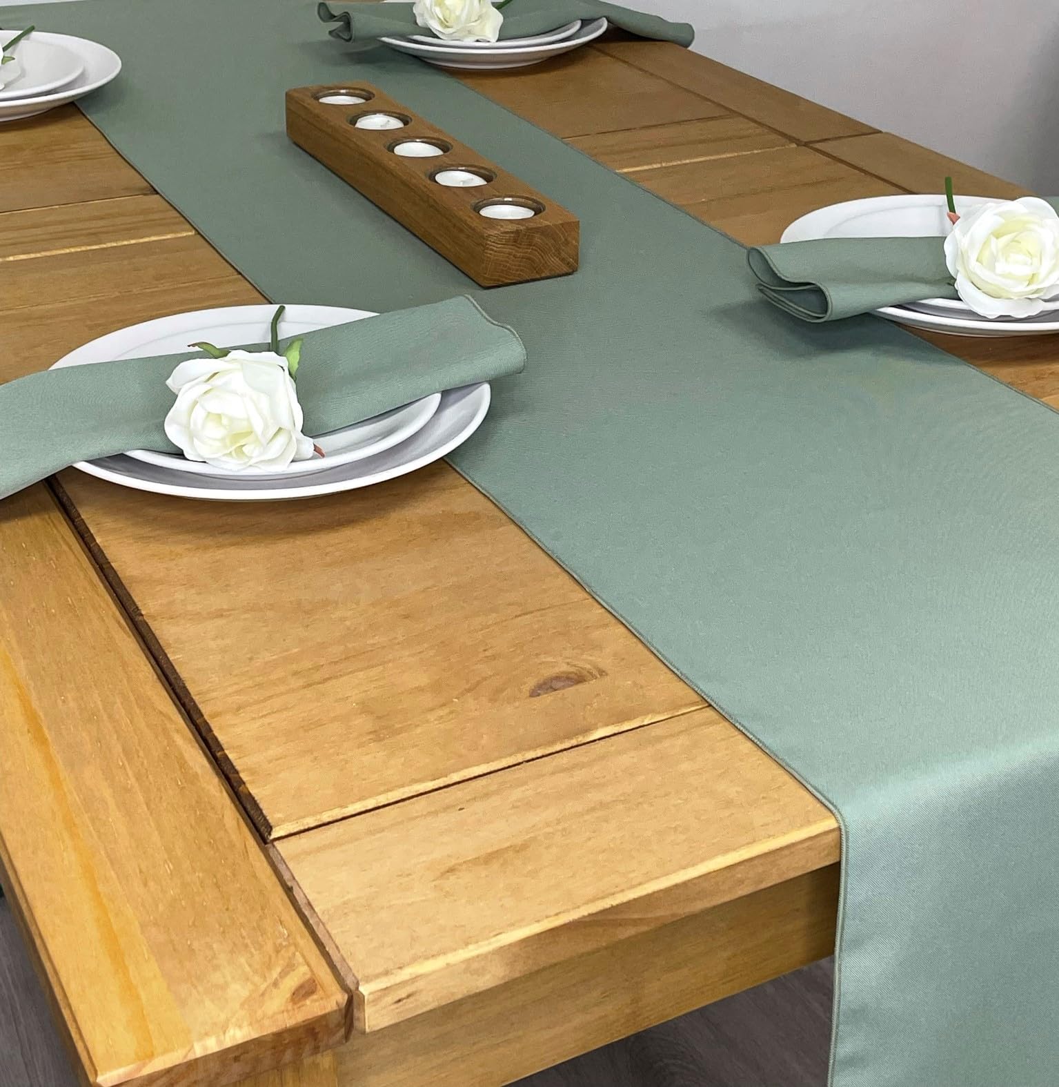 Chemin de table vert sauge XL et ses serviettes assorties en tissu