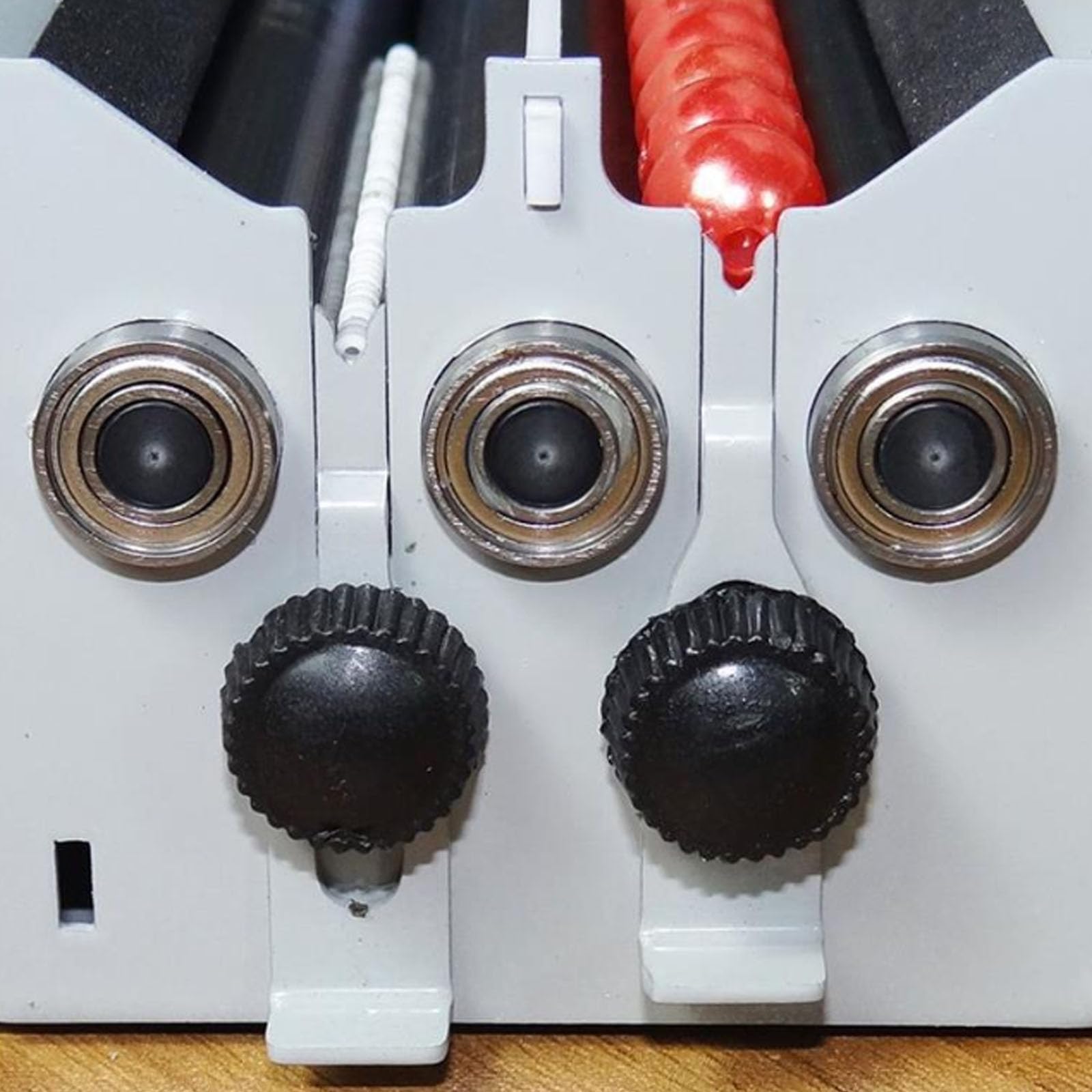 Elektryczny spinner z 4 kanałami, półautomatyczny spinner z regulowanym wyrównaniem igły do koralików, zakres 1,5-17 mm, idealny do bransoletek i rękodzieła