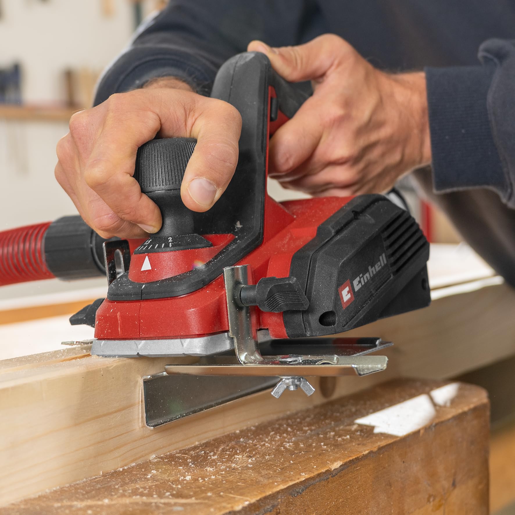 Einhell Raboteuse électrique TC-PL 800 (800W, largeur de rabotage 82mm, profondeur de passe jusqu’à 2mm, butée parallèle/de profondeur, patin de repos, adaptateur pour aspirateur, 2 lames réversibles)