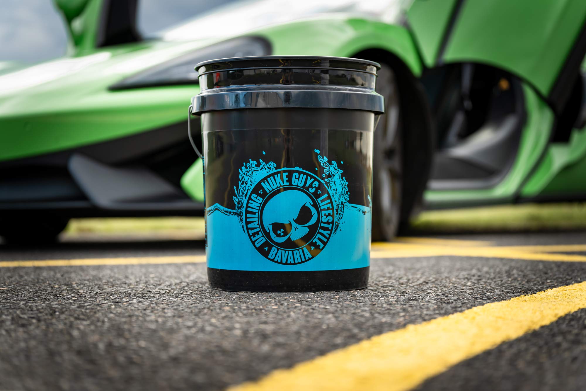 Nuke Guys Juego de Limpieza para el Coche para Principiantes – Cubo de Lavado con Rejilla para la Suciedad + champú para Coche Pink Cherry 0,5l + Esponja 3en1 + paño seco Gamma Dryer Twisted Pile XXL