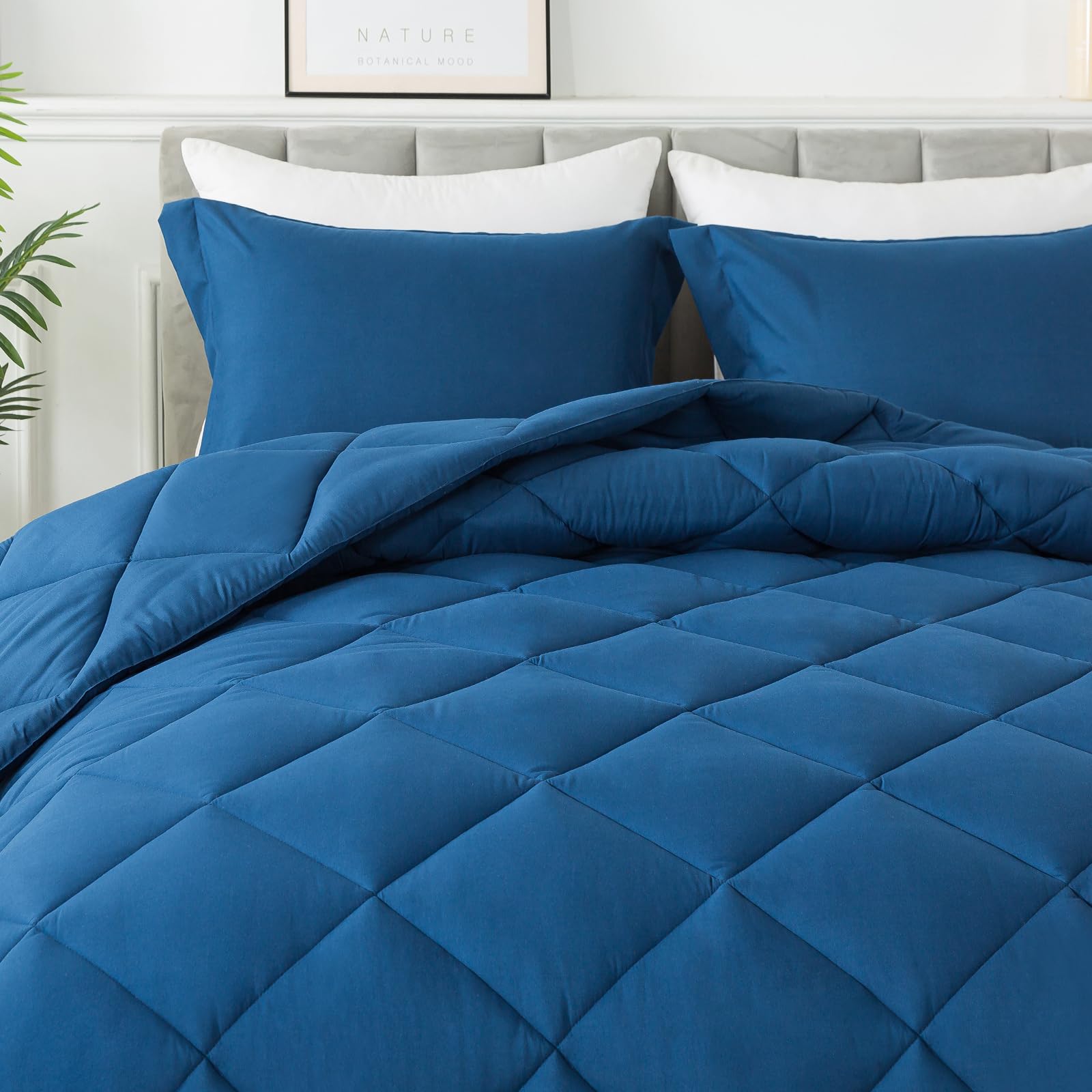 Minoroty Queen Size Comforter Set - All-Season Down Alternative Bed Comforters Bedding Sets with 2 Pillow Shams - Machine Washable - Navy