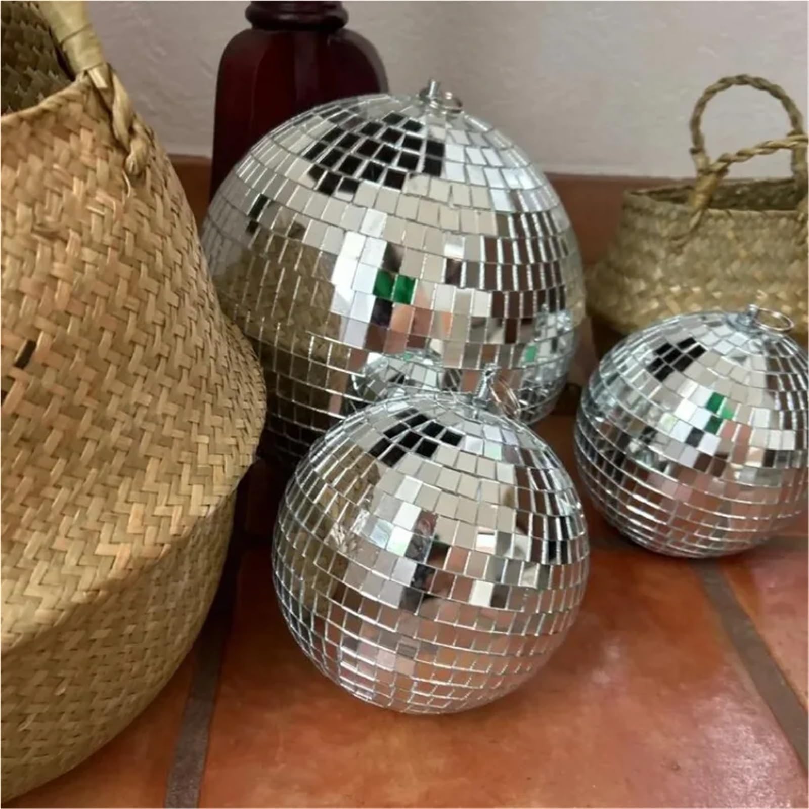 Boules disco miroir argentées de 10 à 25 cm, décoratives à suspendre, brillantes et réfléchissantes, for Noël ou un anniversaire.(20cm)