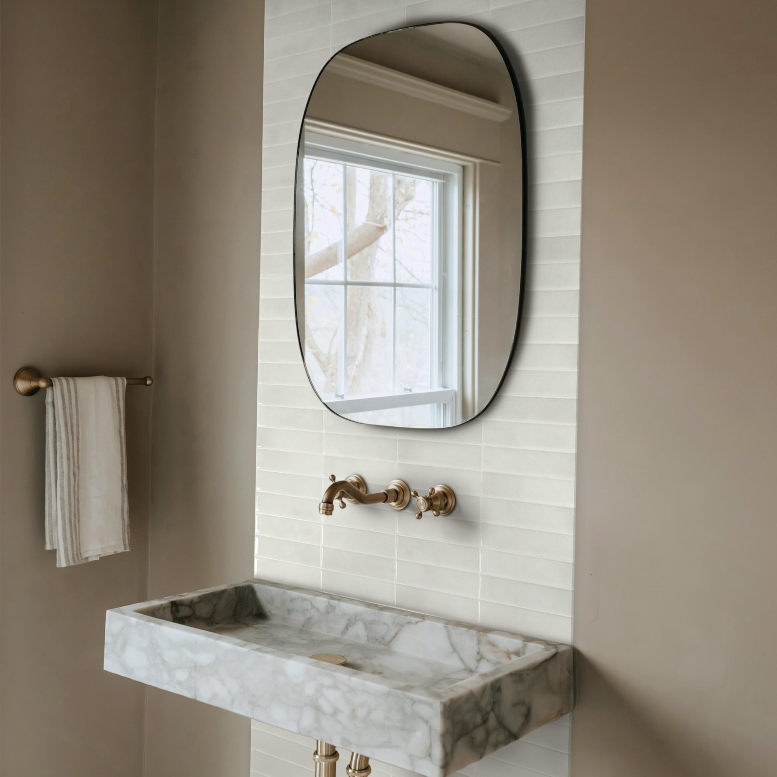 Smart Tiles Crédence adhésive pour cuisine et salle de bain, sticker carrelage mural, carreaux blanc-gris autocollants, lot de 5 feuilles, 29 x 22.86 cm