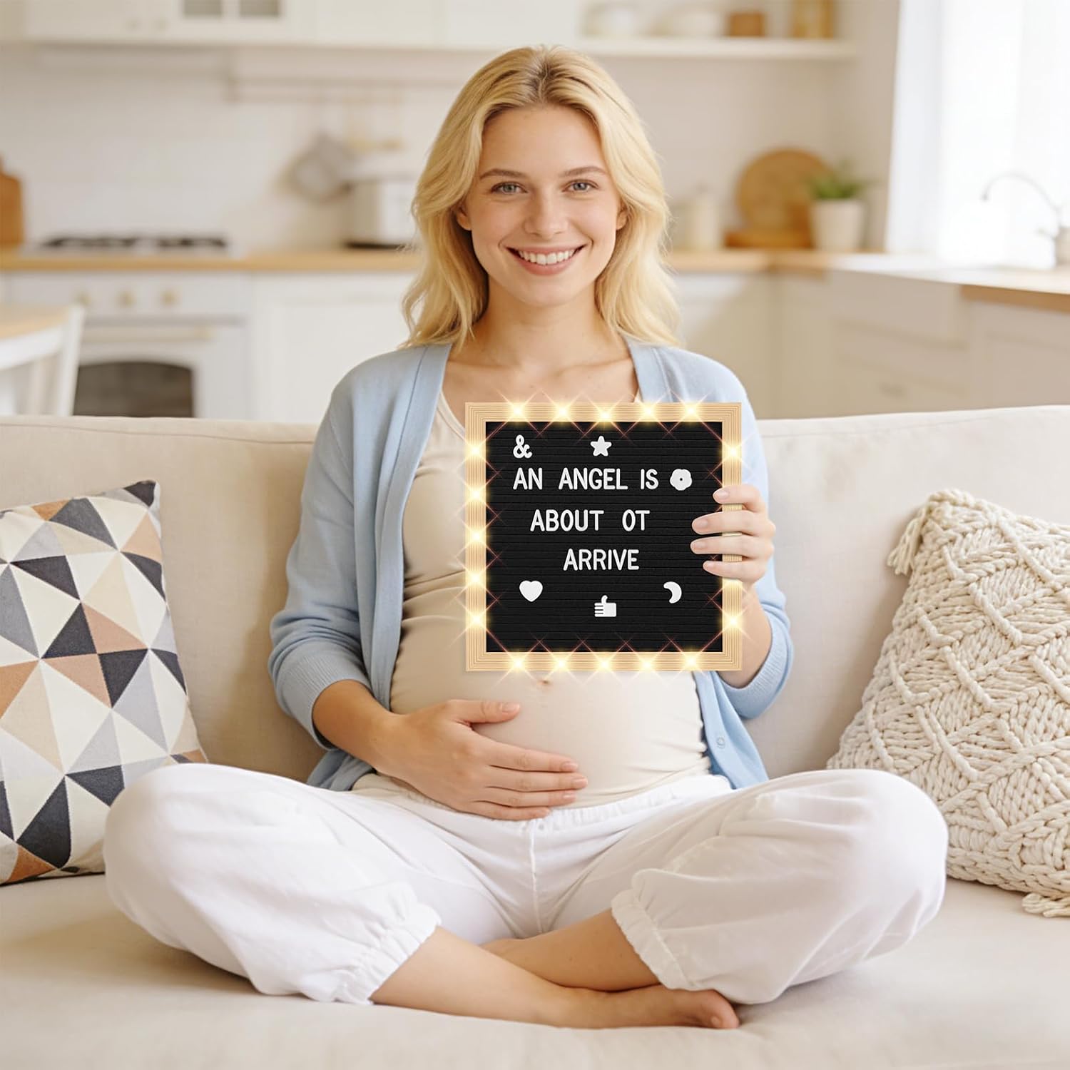 10 x 10 in Felt Letter Board with LED Lights,Changeable Message Board with Wooden Frame and Wall Mount Hook,Letter Board with 477 Letters for Pregnancy Announcement/Baby/Celebration/Home Decor(Black)
