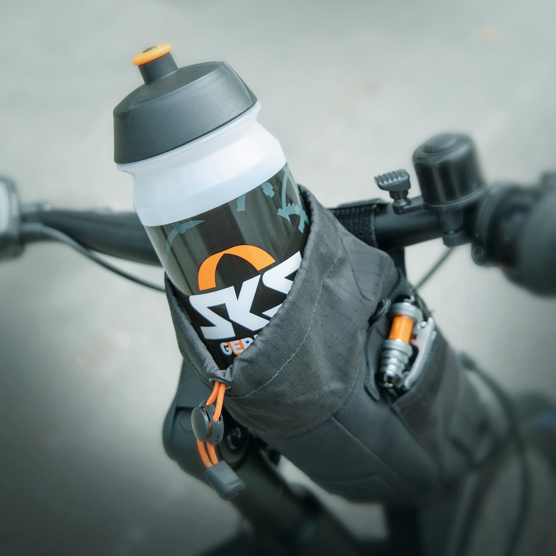 SKS GERMANY URBAN STEM Bag wielofunkcyjna torba rowerowa (wiele możliwości montażu, szybki dostęp, wodoodporna, na kierownicę, siodełko lub górną rurę, odblaskowa), czarna | Wiele możliwości mocowania, szybki dostęp, wodoodporny, do kierownicy, siodełka l