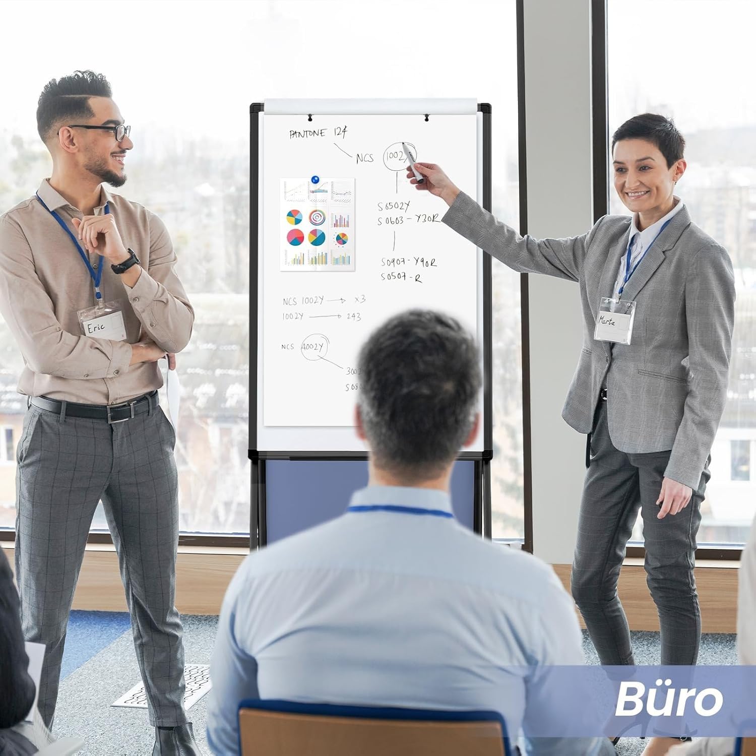 MAKELLO Flipchart 90x60cm Doppelseitiges Whiteboard mit Ständer | Höhenverstellbar, Magnetisch und Beschreibbar, mit 4 Leisen Rollen, mit Ablagefach, Flipchart Ständer für Büro
