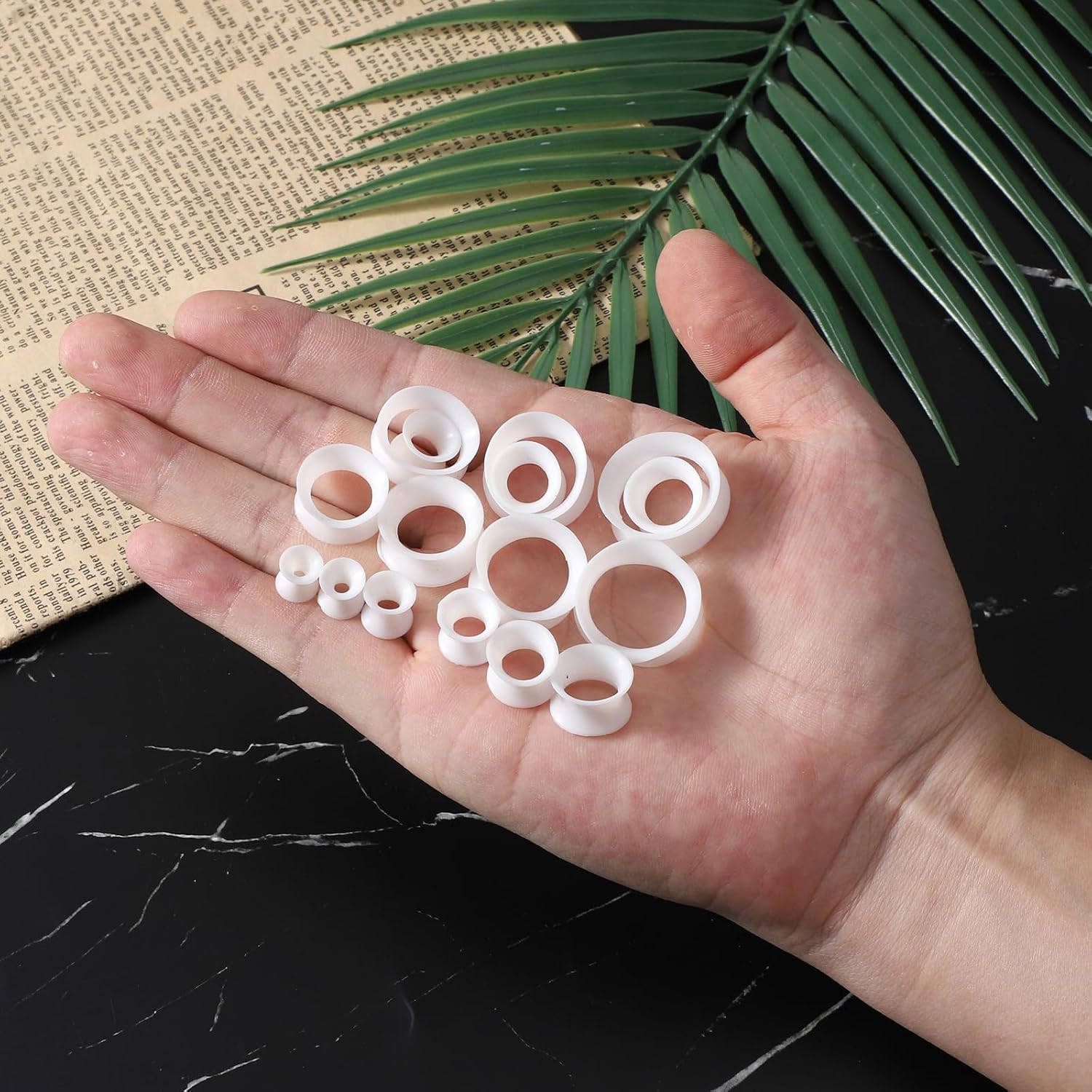 20Pcs White Ear Tunnels Plugs Silicone Gauges for Ears 4mm-20mm Double Flared Rubber Gauge Tunnels Plugs Flexible Ear Piercing Jewelry Stretchers Expander Stretching Kit 6G-7/8In