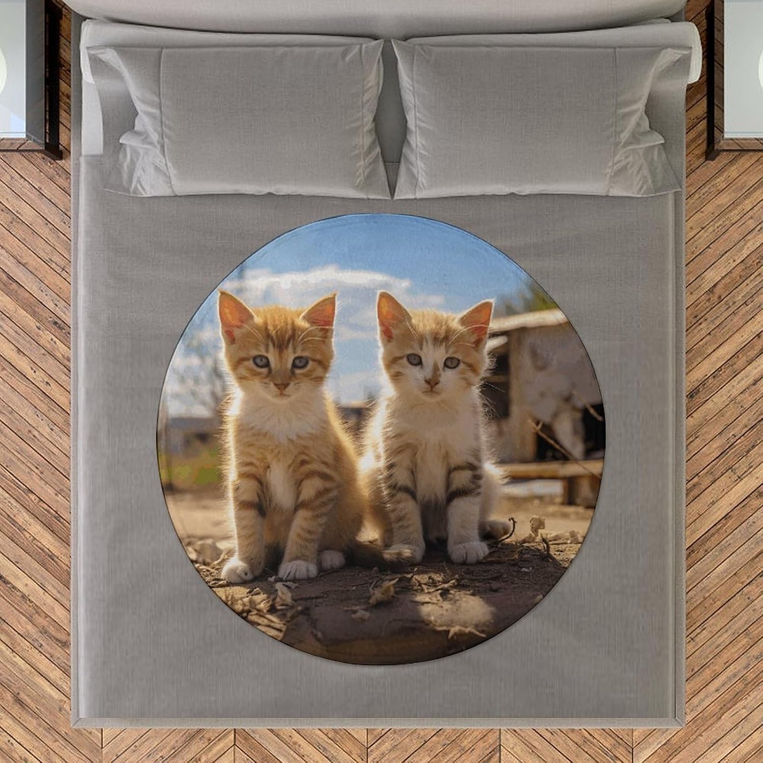 Two Little Cats Blanket Round Beach Tapestry Flannel Round Tablecloth Boho Beach Blanket Home Decor Indie Rug Comfortable Yoga Mat for Multi Scenario Usage