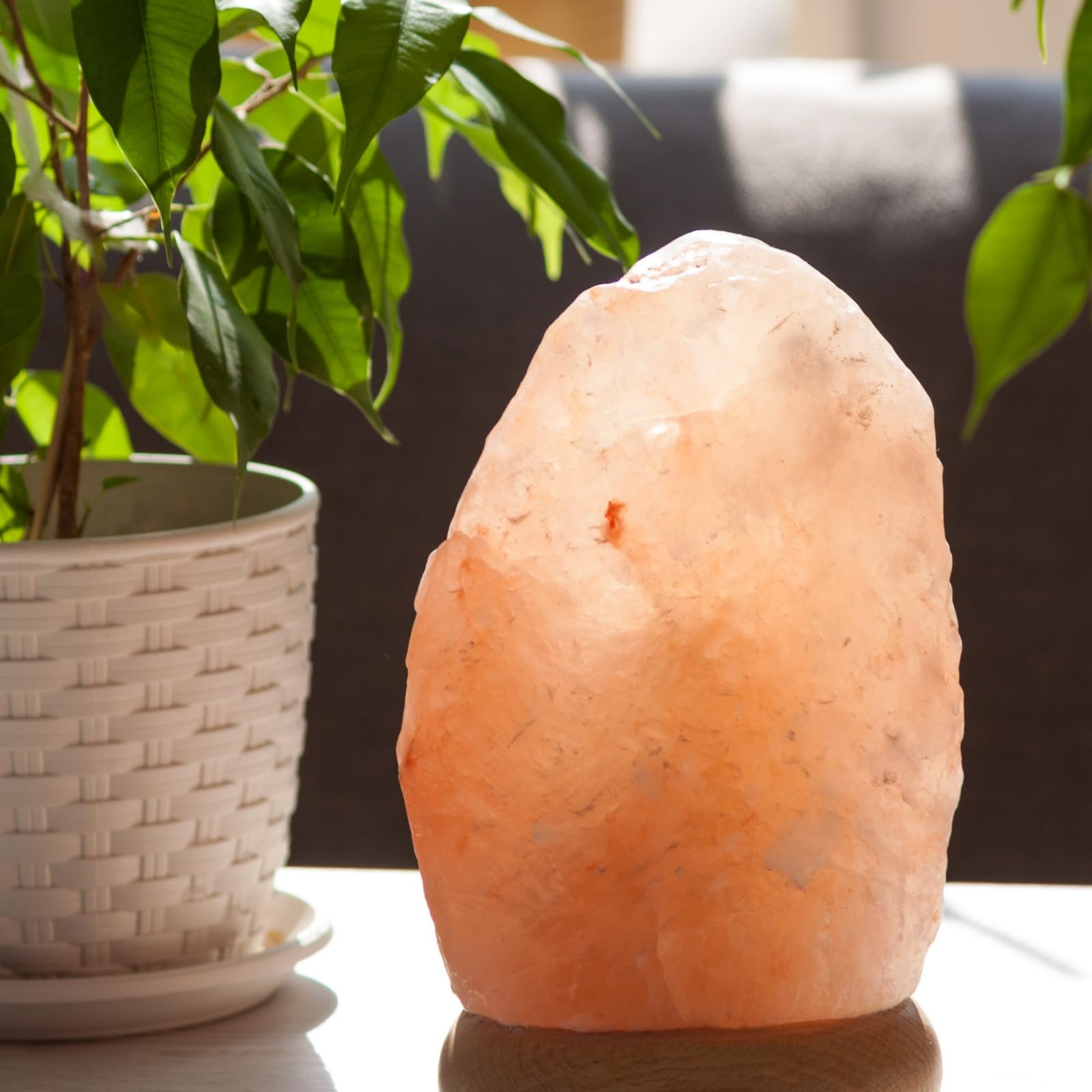 Himalajska Rock Sól Kryształowa Lampa USB - 100% Autentyczny Naturalny Kryształ Sól Himalajska - Ręcznie rzeźbiony - Drewniana podstawa - Dołączony kabel zasilający USB - Około 500g - Zen'Light