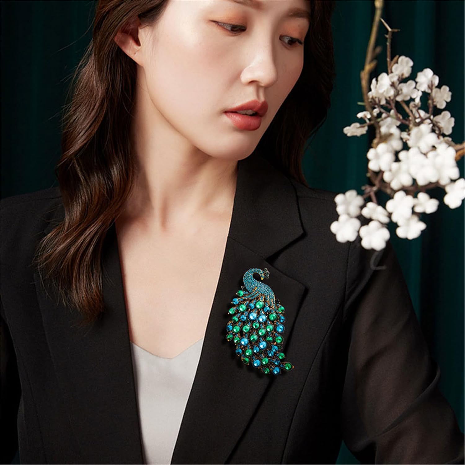WCRAZYE Rhinestone Peacock Brooch Pin for Women Girls Fashion Exquisite Exaggerated Big Crystal Bird Animal Brooches Lapel Pins Elegant Dress Accessories Wedding Christmas Birthday Jewelry Gift