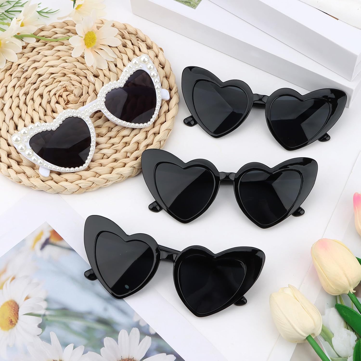 Jaciya 10-Pack Heart Shaped Sunglasses for Bachelorette Party, Wedding, and Photo Shoots