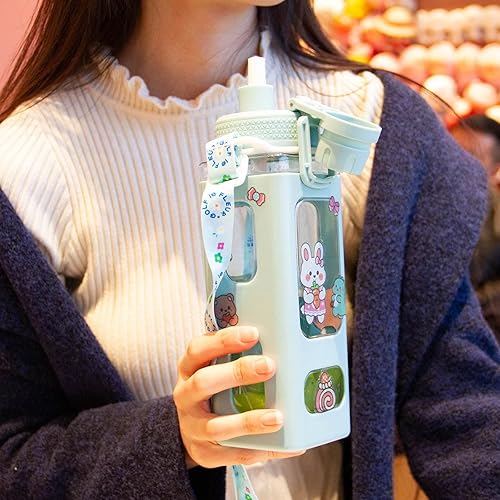 Miniatura 4 de Lindas botellas de agua con popote Kawaii para niñas, botella de agua portátil a prueba de fugas sin BPA con correa ajustable para el hombro y