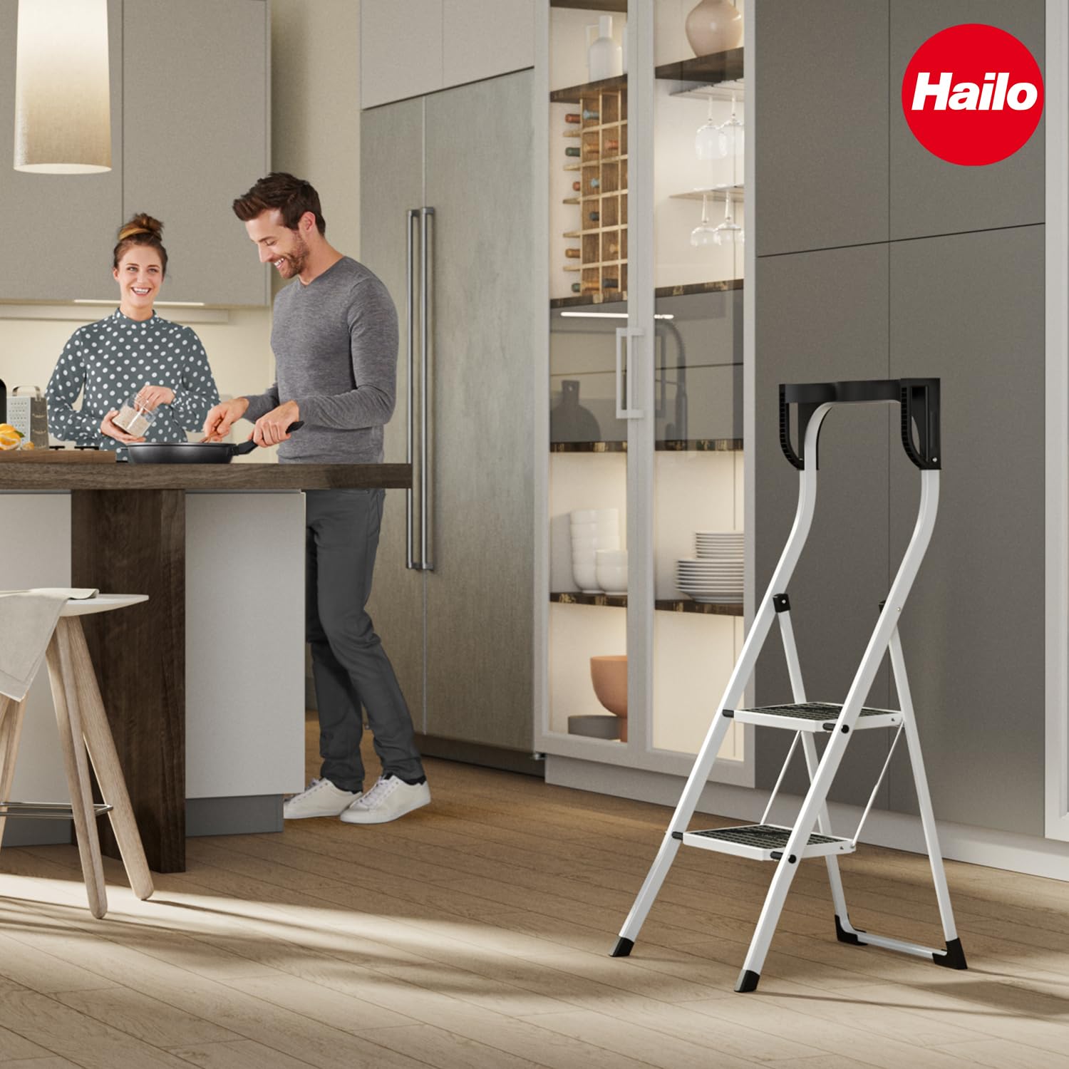 Hailo K75 ComfortLine Klapptritt - 2-stufige Trittleiter aus Stahl mit Sicherheitsbügel und Ablageschale - Arbeitshöhe bis 2,47 m - Gewicht: 5 kg - Weiß