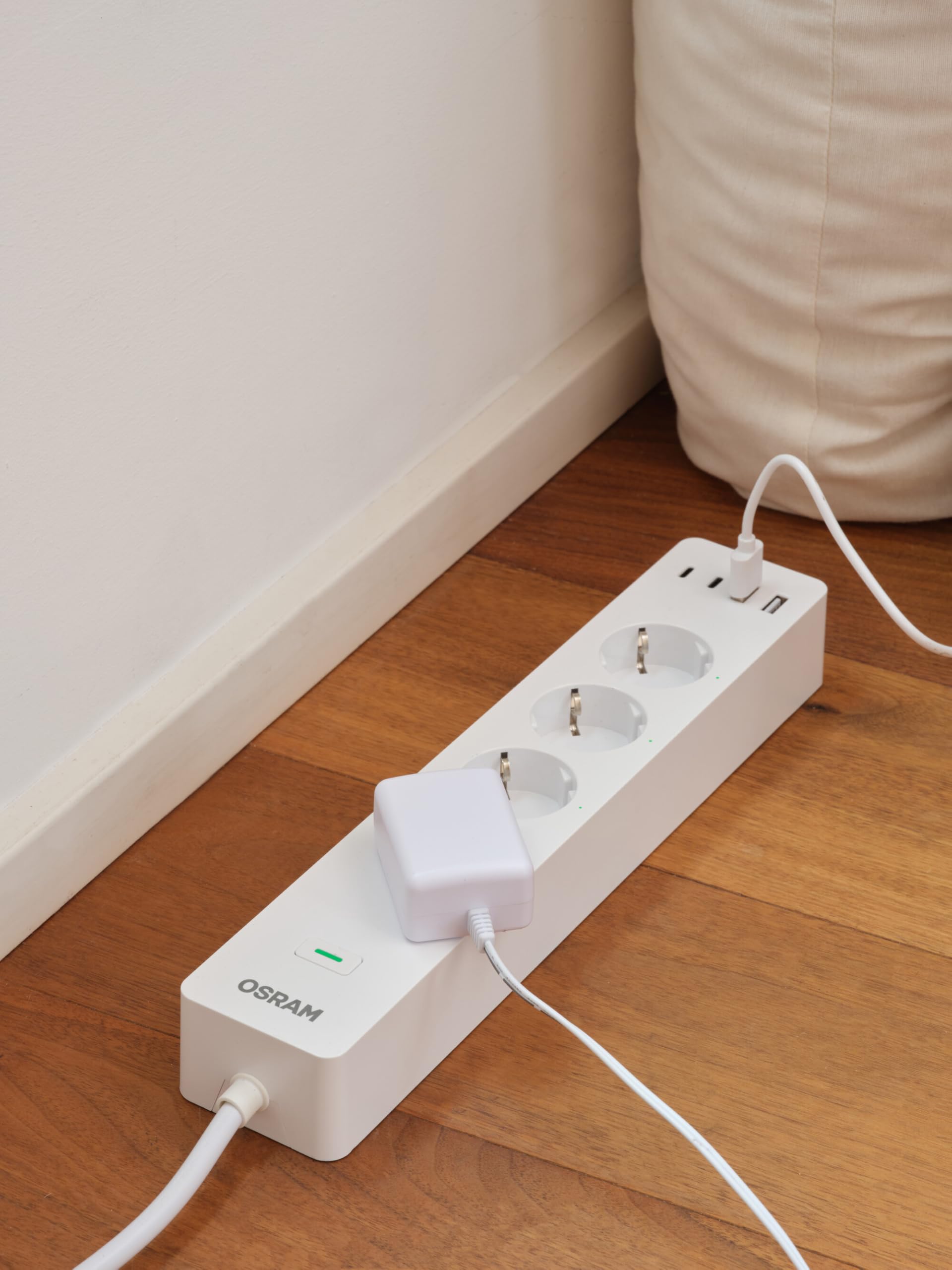 Ciabatta multipresa OSRAM SMART+Wifi Smart WiFi EU-EU a 4 vie con porte USB intelligenti, protezione IP20, per integrare i dispositivi nella casa intelligente
