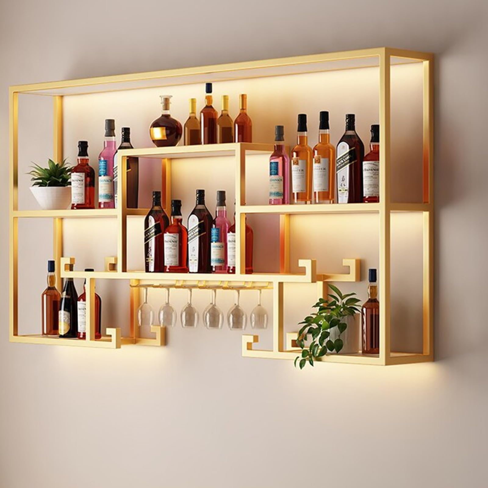 Étagère de bar murale en métal pour créer un mini-bar convivial au salon