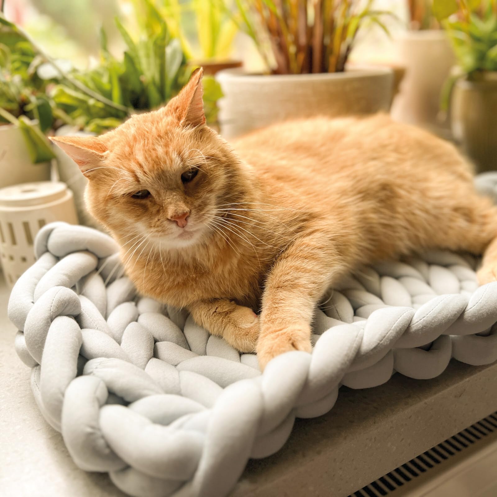 Aumüller Fensterbankliege für Katzen - Katzenbett aus Grobstrick - Grau