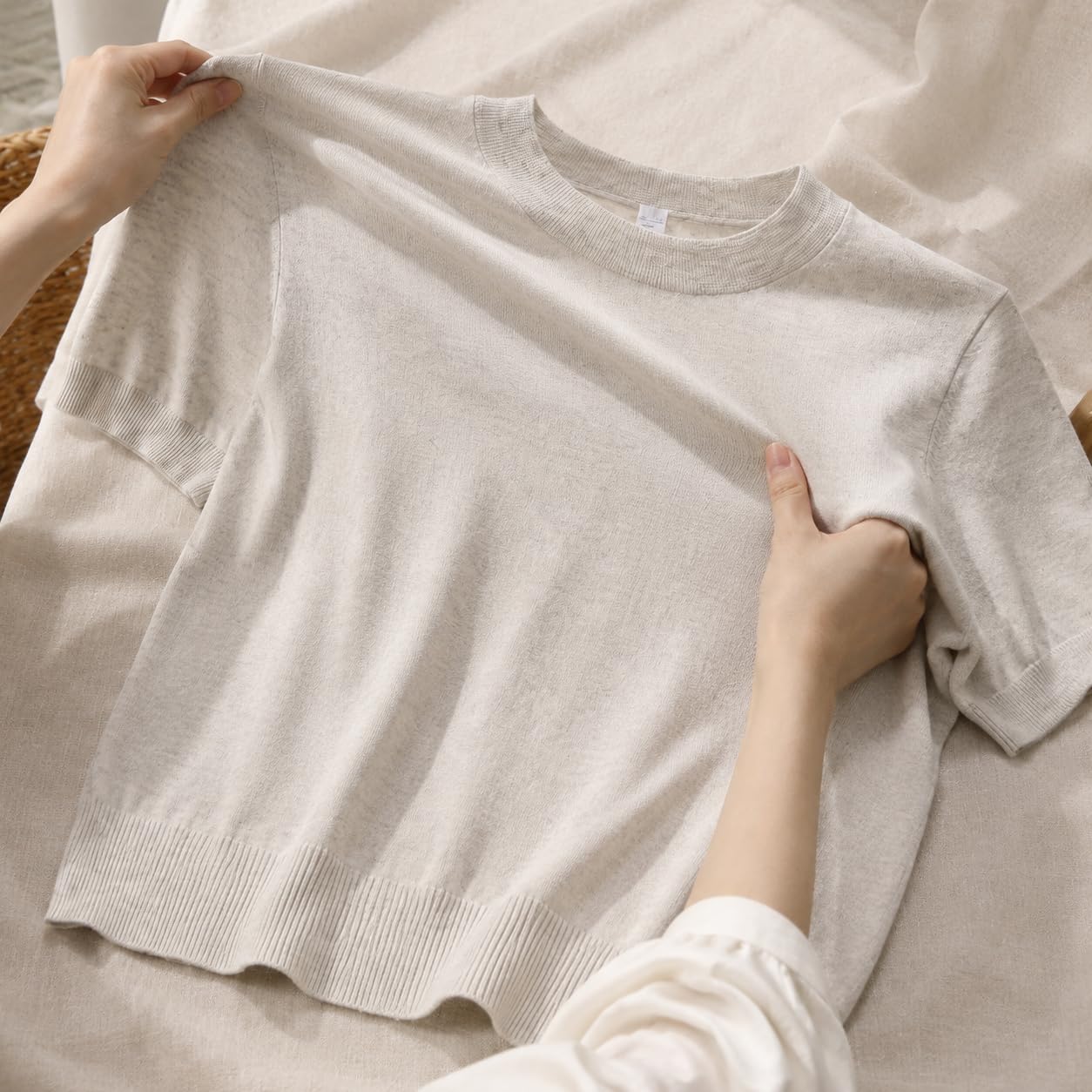 Camiseta Mujer Algodón con Ajuste lgado y Cuello Redondo Tejido Suave y Fresco Que Disimula Imperfecciones Acuado para el Uso y Reuniones Semicasuales Durante el Otoño.