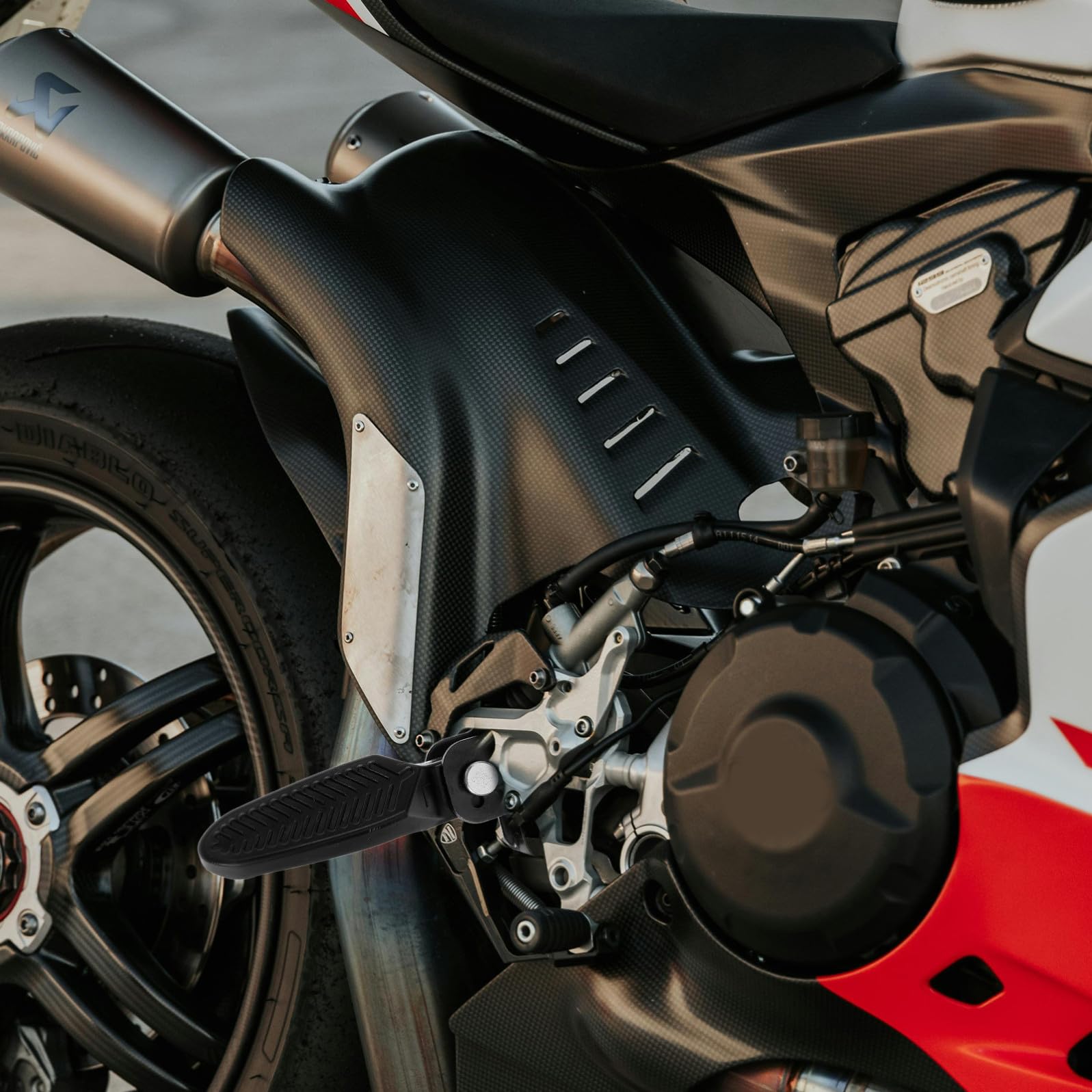 Pedalini per Scooter Elettrico Pieghevoli in Alluminio Nero, Coppia di Poggiapiedi Posteriori per Bicicletta e Moto, Stabilità e Comfort per Passeggero Stili multipli