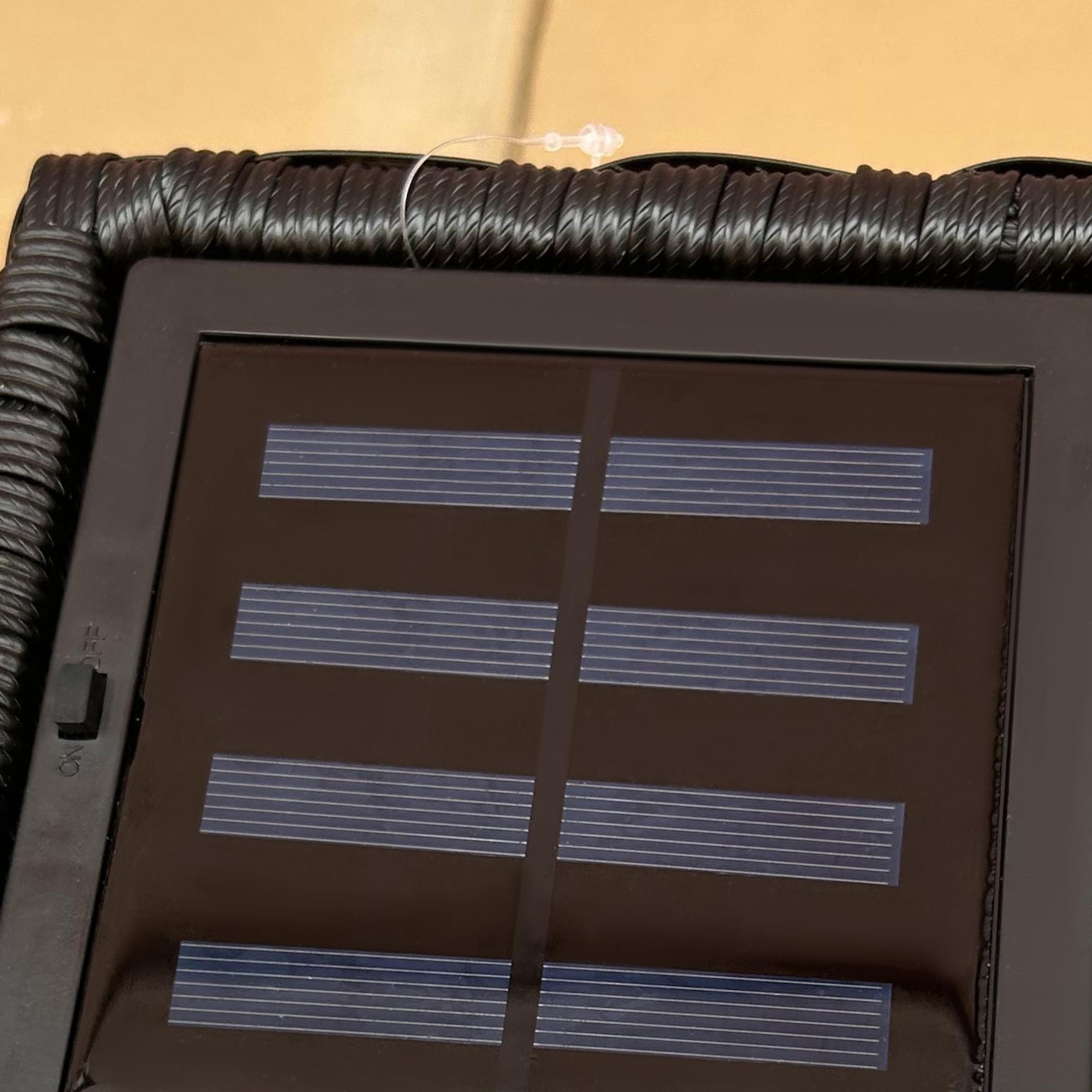Outsunny solarne rattanowe z czujnikiem światła 15,5x15,5x46cm Czarny | Ładowalna LED, IP44 wodoszczelna, latarka solarna, lampa zewnętrzna, do ogrodu, balkonu, podwórza