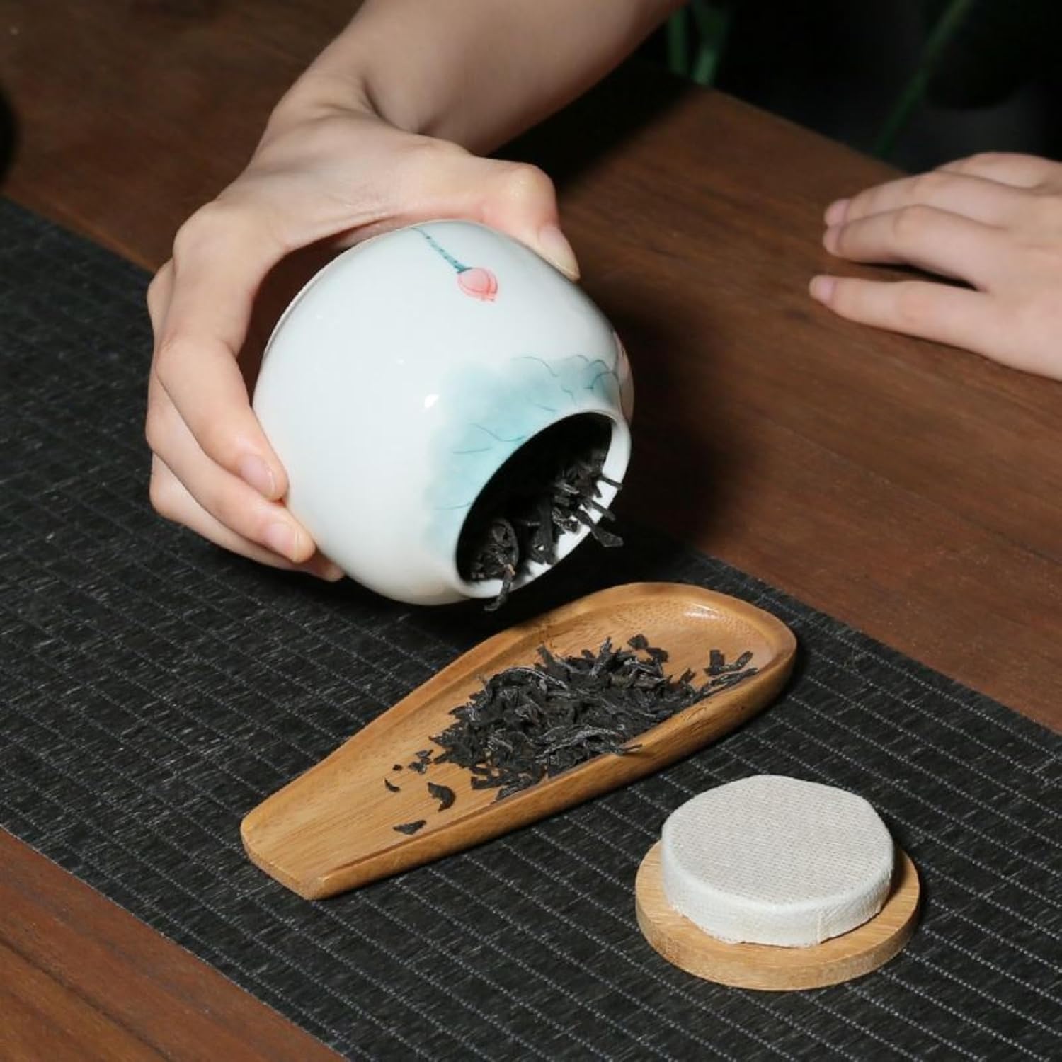 Hand-drawn Lotus Ceramics Tea Caddy, 50ml 1.7oz, Chinese Style Household Tea Storage Sealed Jar