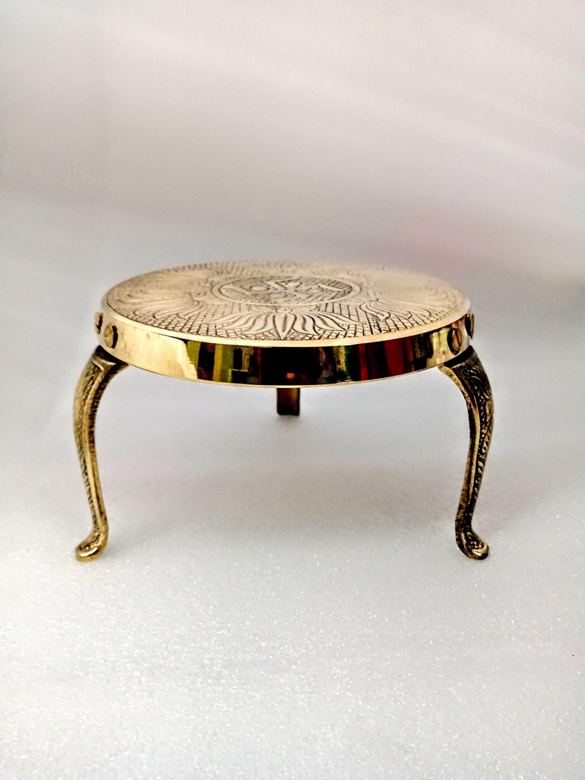 Madhura Estores Brass Decorative Round Pooja Kamatshi Diya Stool (Stand)| Brass Chowki | God Deep Decor Sitting Table/Stand/Brass Mukkali(Dia : 11.5 Cm, Height : 9 Cm, Wt.250 Gms), Gold