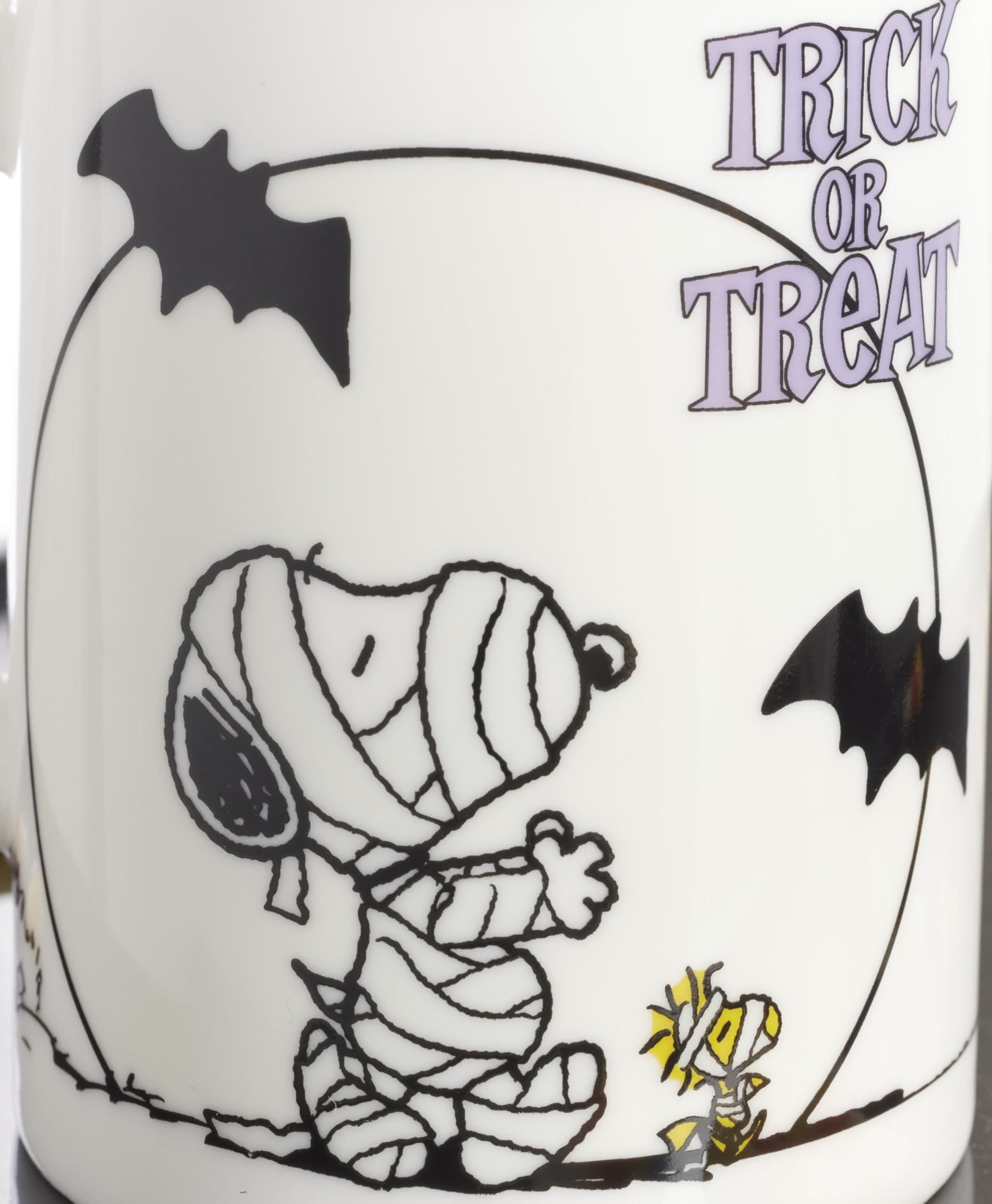スヌーピー 王冠 置物　レノックス Amazon.com | Lenox Coffee Mugs, PEANUTS The Great Pumpkin 11 Oz