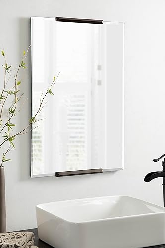 Miniatura 3 de Kate and Laurel Erina Modern Glam Espejo de pared rectangular biselado sin marco con detalles de metal 20 x 31 pulgadas dorado
