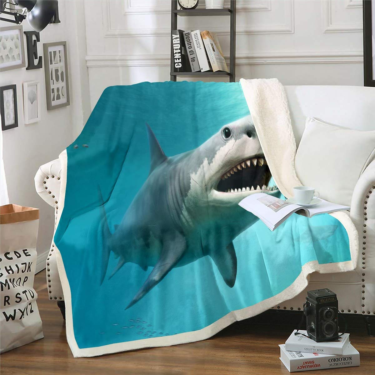 Loussiesd Horror Shark Fleece Throw Blanket Ocean Marine Theme Blanket Sea Underwater World Sherpa Blanket for Teens Room Decor Creature Sealife King 87"*94"