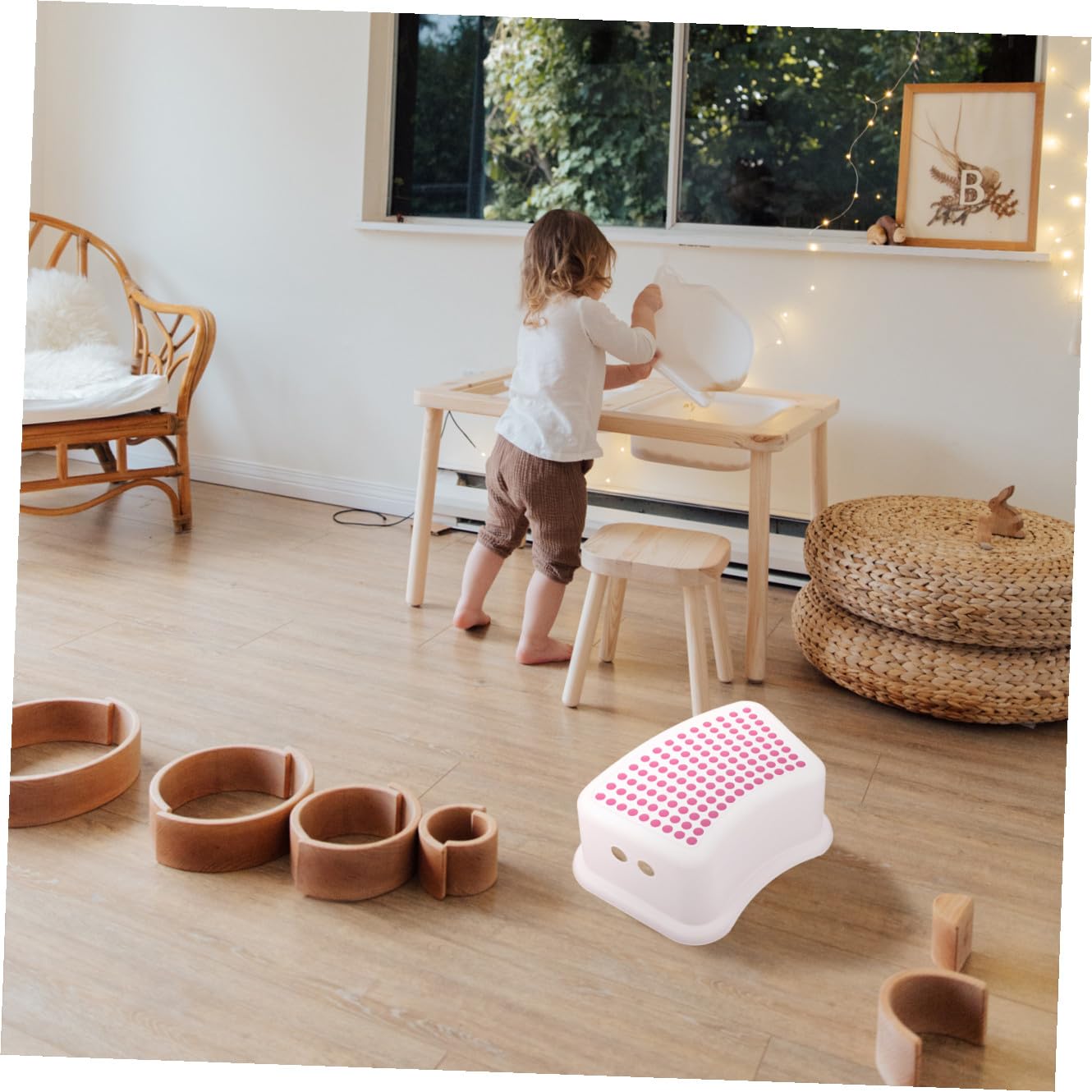 Sgabello Basso Antiscivolo Per Bambini e Adulti, Panca Multifunzione Per i Piedi in Plastica Resistente, Sgabello Da Bagno Versatile Per Interni Ed Esterni, Design Sicuro e Pratico Rosa