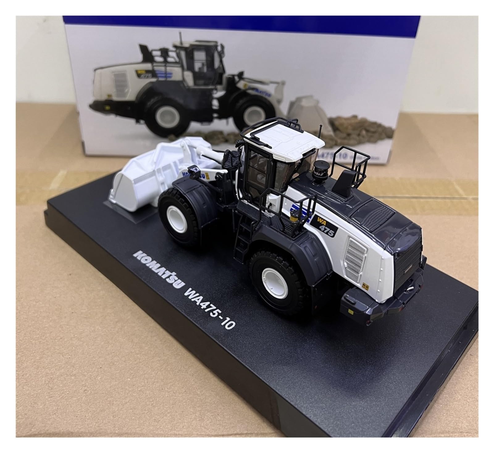 Auto Classica In Lega 1:50 Per Komatsu WA475-10 Pala Gommata In Lega Per Adulti Collezione Modello Veicolo Di Ingegneria Bianco Decorativi Da Collezione