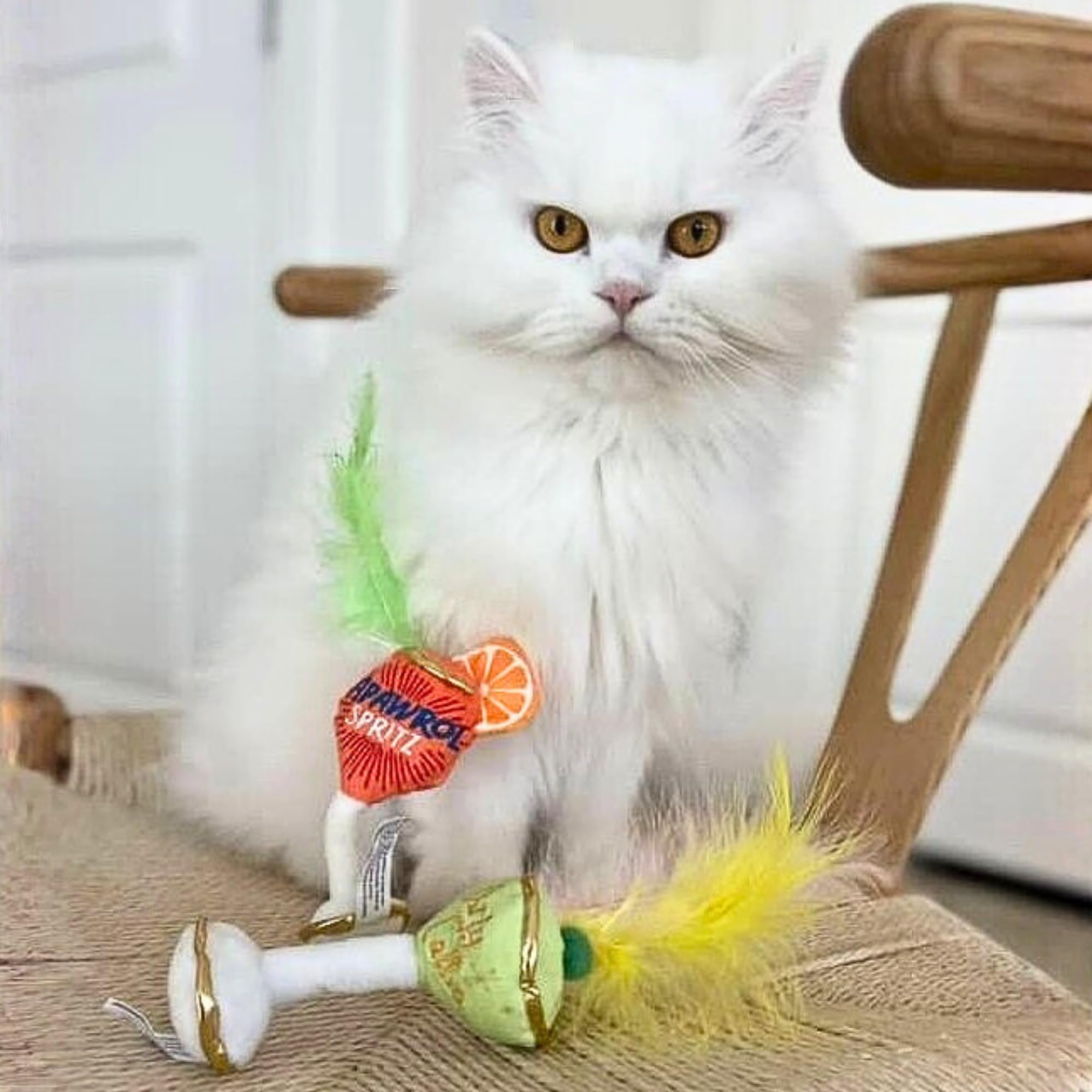 Haute Diggity Kitty Clicquot Champagne & Caviar + Kitty Cocktails Apawrol Spritz & Cattini Set de juguetes de peluche para gatos rellenos de hierba gatera con sonido crujido interactivo, juguetes