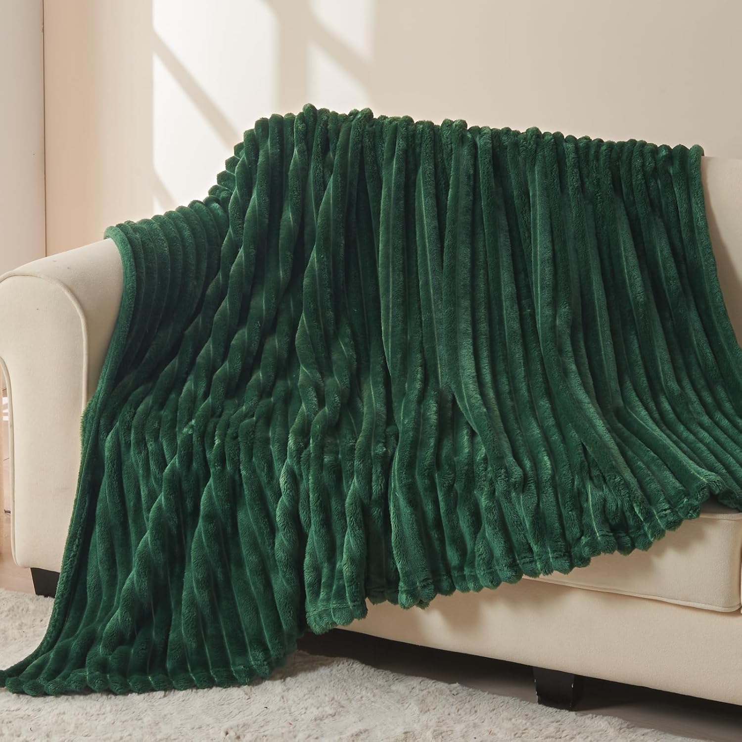 NEWCOSPLAY Super Soft Throw Blanket Dark Green Premium Silky Flannel Fleece 3D Ribbed Jacquard Lightweight Bed Blanket All Season Use (Dark Green Ribbed, Throw(50x60))