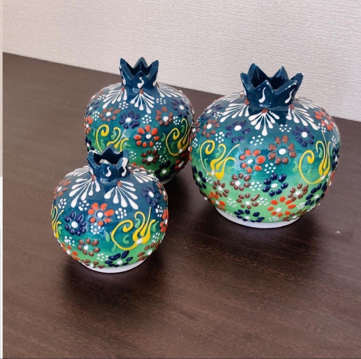 トルコ　ハンドメイド磁器　ザクロ置物 トルコ陶器 ざくろ 縁起物 トルコ☆キュタフヤ陶器のざくろ飾り壺