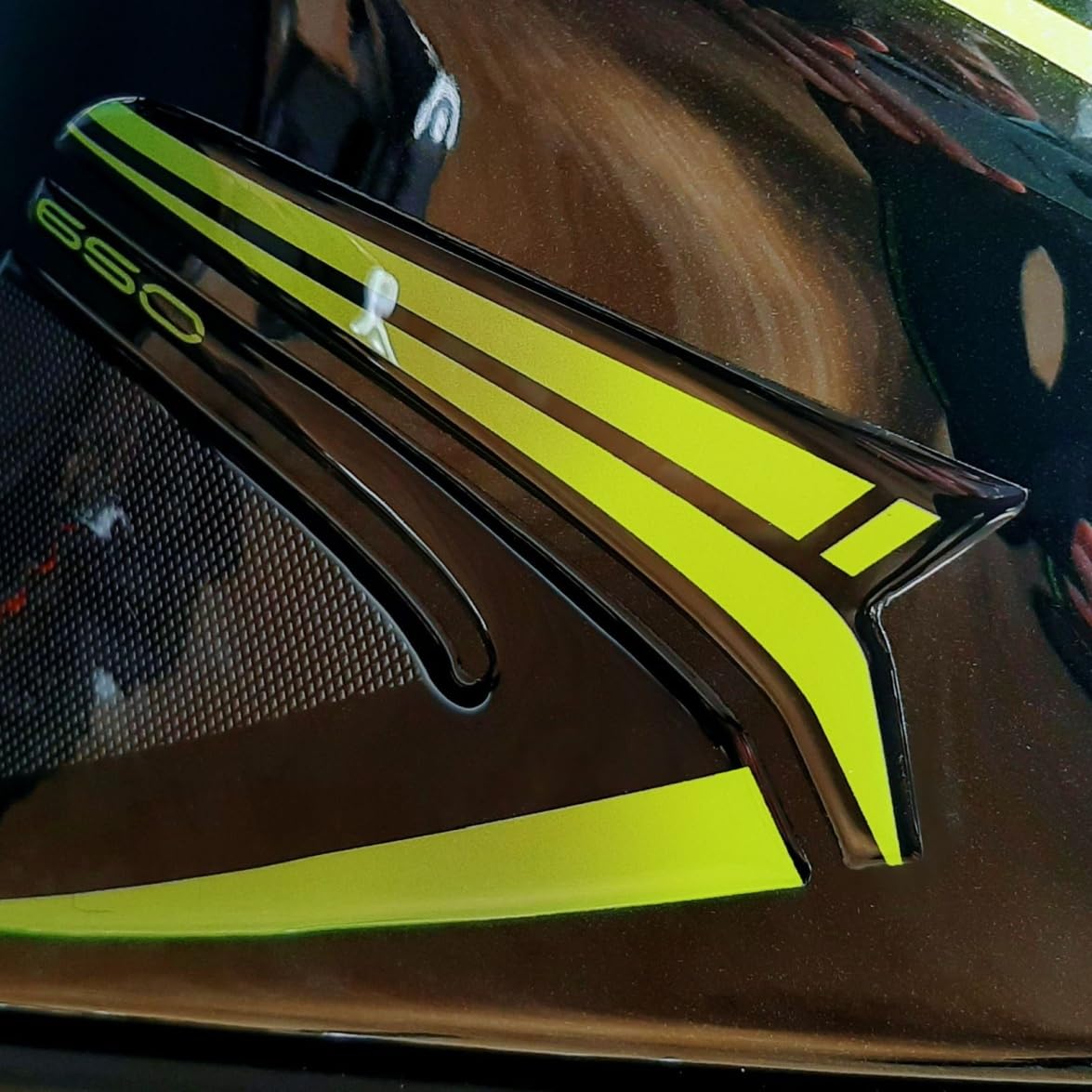 Resin Bike Adhesivos Moto Compatibles con Kawasaki Z650 2021-2024. Protección Latérales del Tanque de Choques y Arañazos Moto. Par de Pegatinas 3D Resinadas Made in Italy
