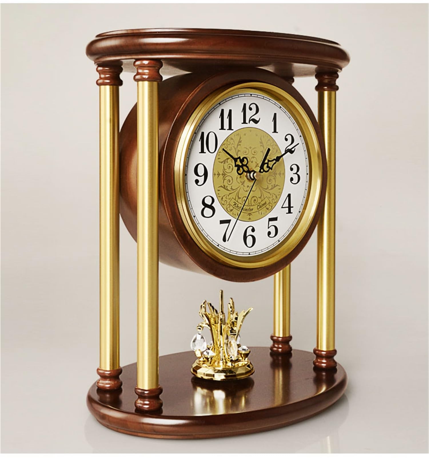 Reloj de mesa de madera vintage: silencio y calidez para un dormitorio acogedor