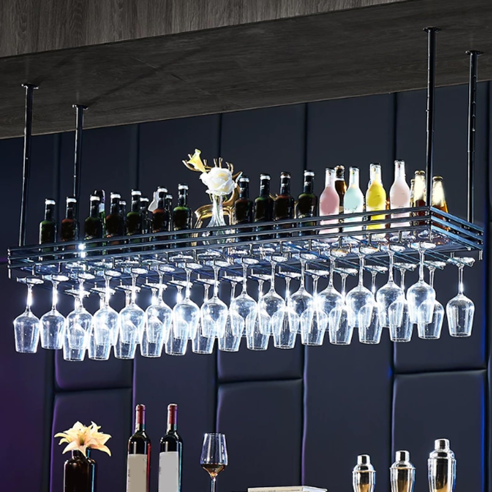 Support de verre à vin suspendu pour sublimer l'ambiance de votre café