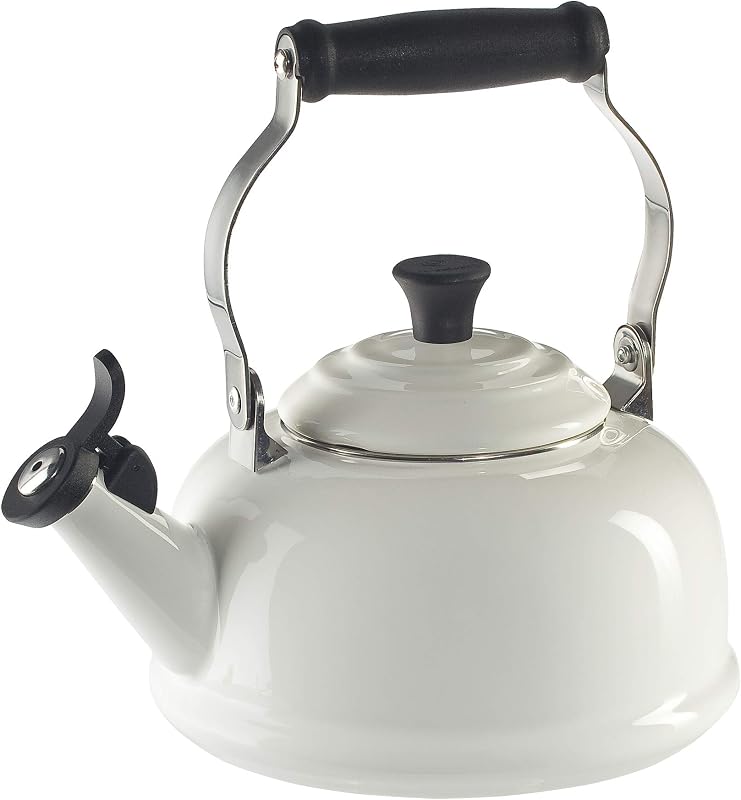 Tetera con silbato de acero esmaltado Le Creuset, 1,7 cuartos de galón, pomo blanco/negro