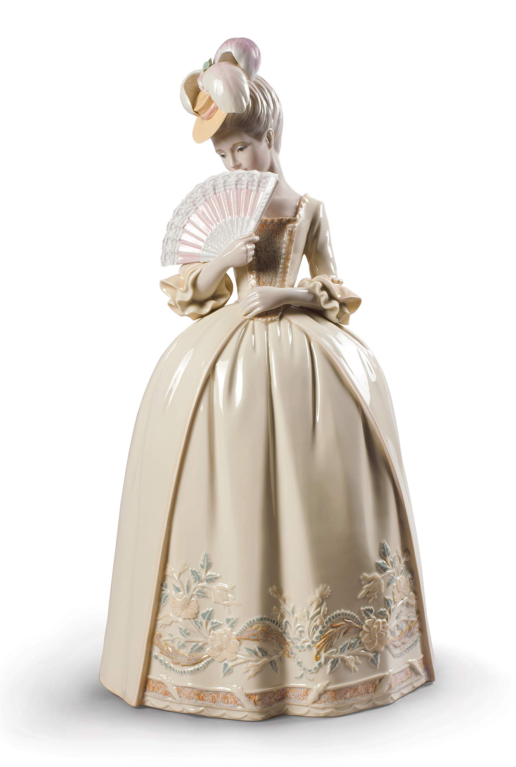 Amazon.com: LLADRÓ Porcelain Kisses Woman Figurine. Beige