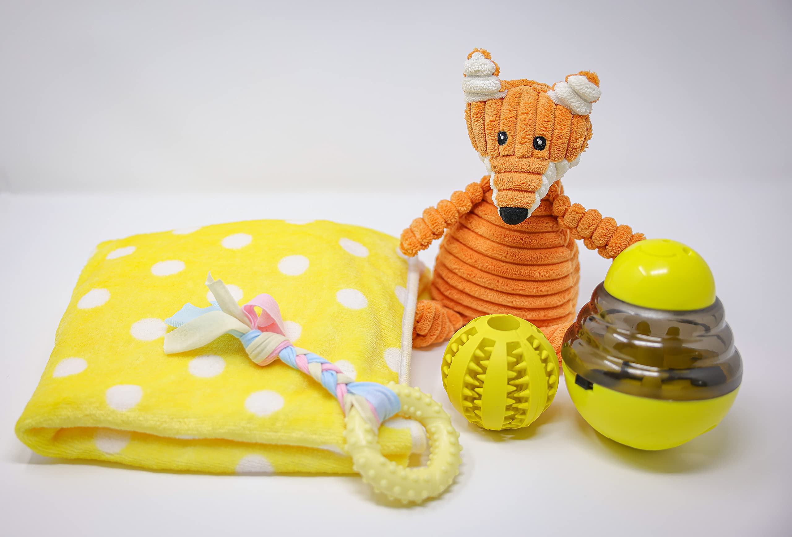 Gelbe Hunde-Geschenkbox – Welpenkauspielzeug Set von 5 Stück – Welpenpflegeset mit Hundedecke, Gummi-Beißring, Zahnball und Leckerli-Ball für kleine und mittelgroße Hunde