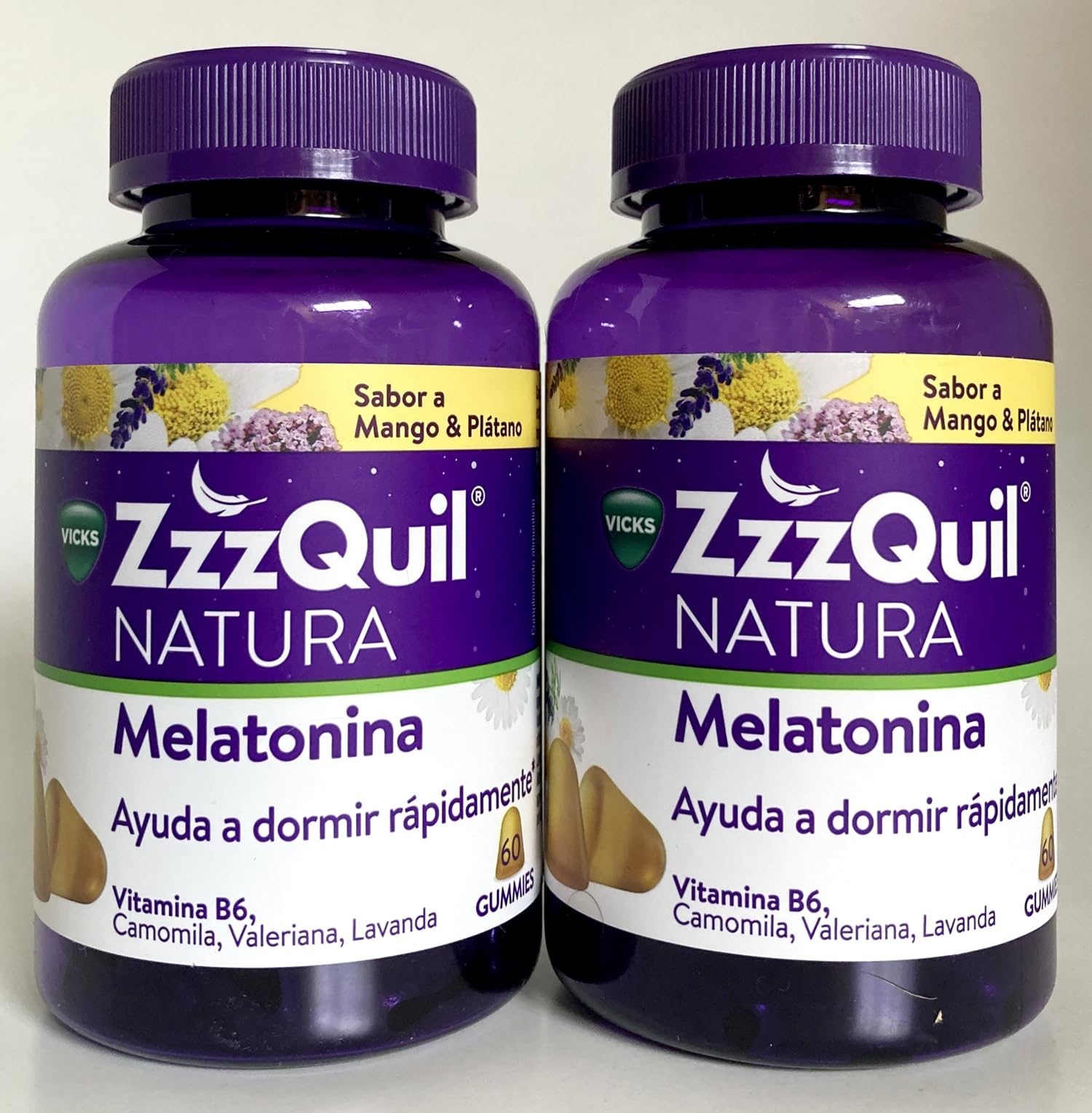 Zzzquil Natura Melatonina, Suplemento Natural para Dormir, 60 Gominolas, con Vitamina B6, Valeriana, Manzanilla y Lavanda. Sabor Mango Platano.- Pack un (total 120 gominolas)
