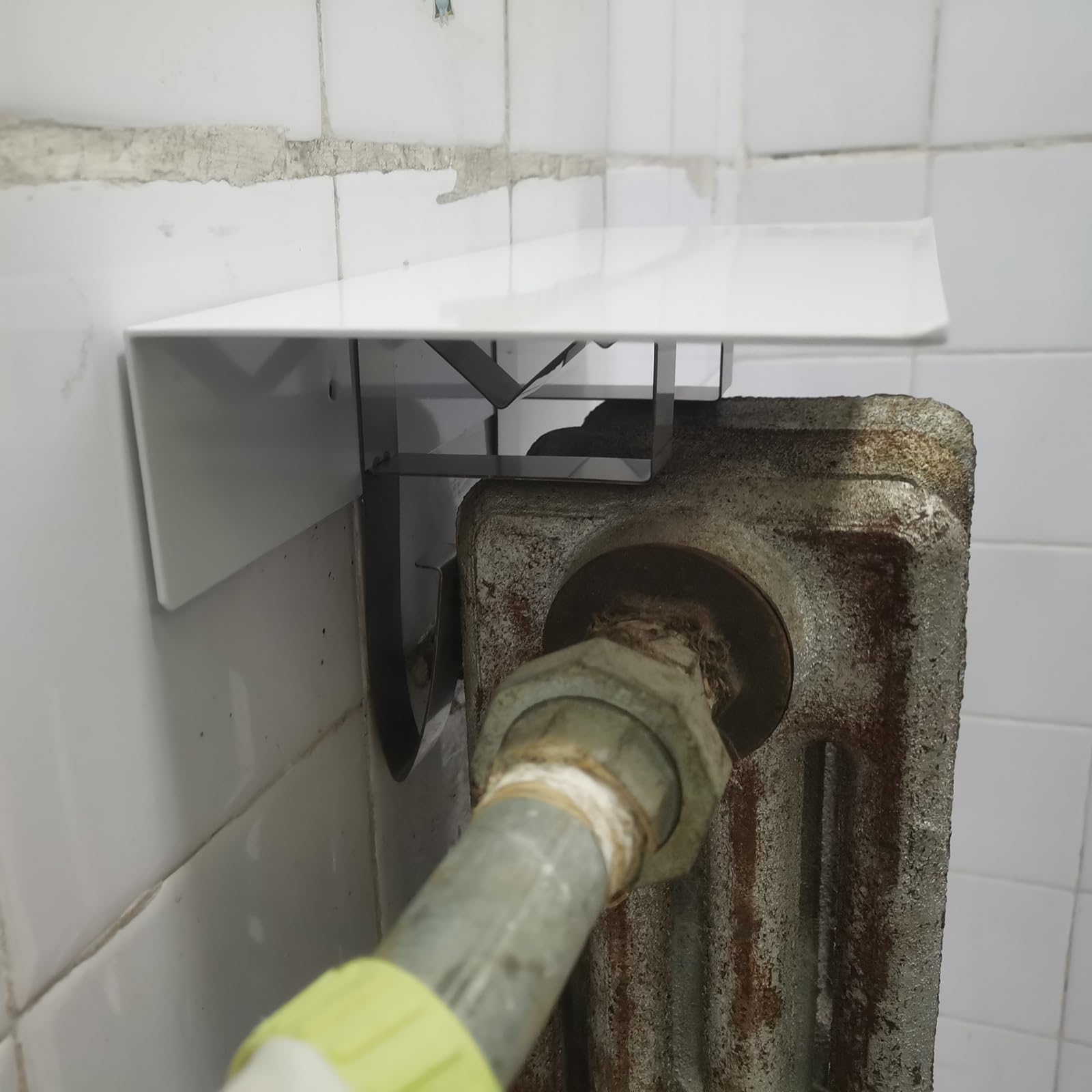 Soporte de radiador de aluminio robusto y balda decorativa exclusiva para interiores de diseño