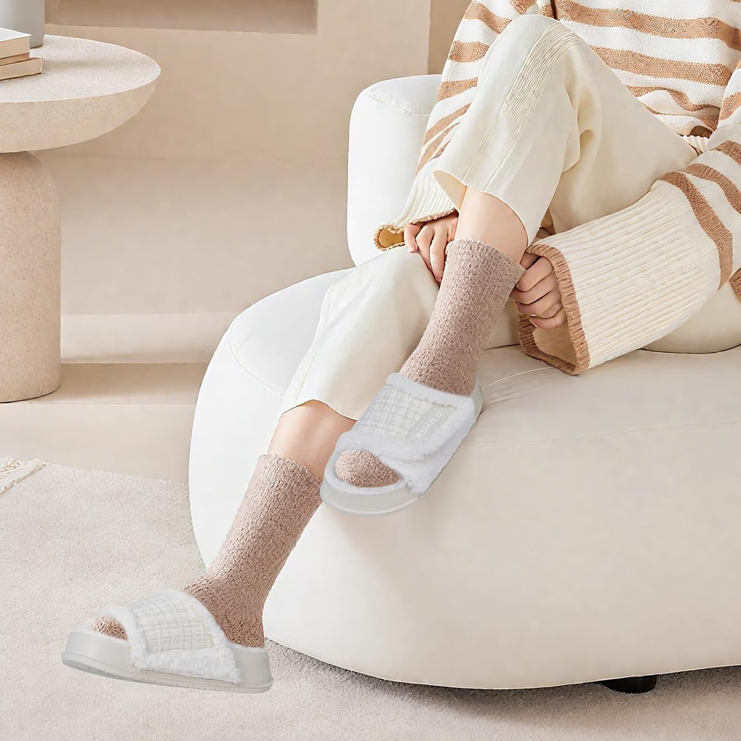 KuaiLu Cushion Slippers For Women with Orthotic Arch Support Wide Adjustable Open Toe Flatform Furry Fur Sandals Warm Teddy Fleece Recovery Slides Slip On House Shoes Indoor Outdoor, White US10