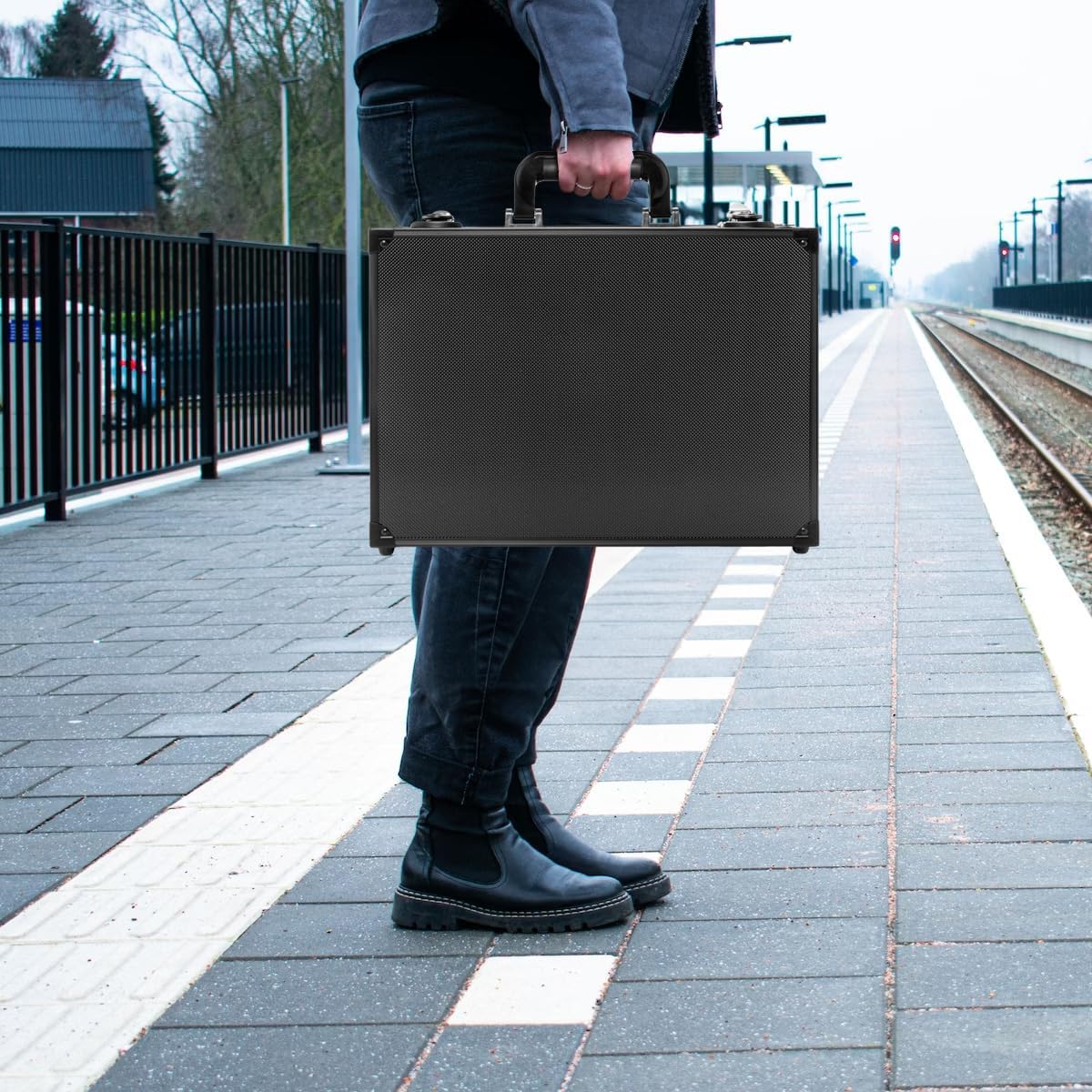 Top Loader Case, Trading Card Storage Box with Key Lock for Sports Cards, Trading Cards, Hard Case Holds 600+ Top Loaders or 130+ 35pt One Touch