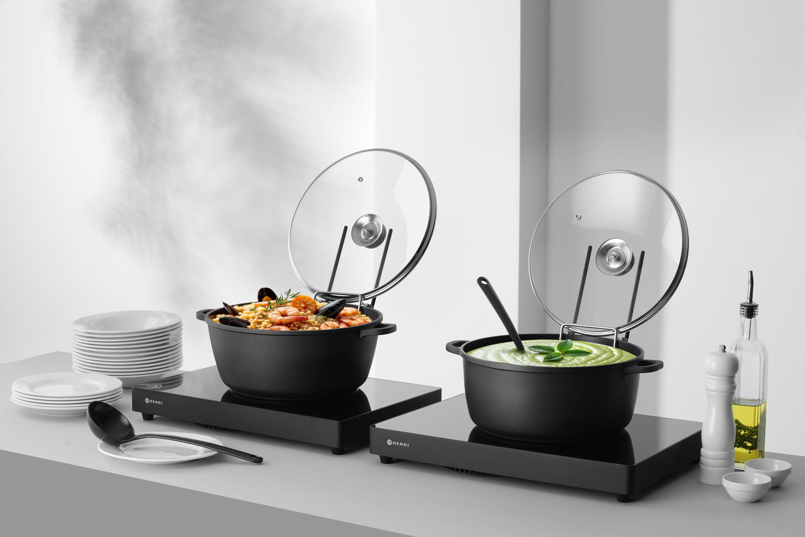 HENDI Cazuela de aluminio fundido con recubrimiento antiadherente, 7,5L, Cacerola con tapa, Olla apta para todas las fuentes de calor incl. inducción, horno hasta 250°C, 387x310x(H)130mm, negro