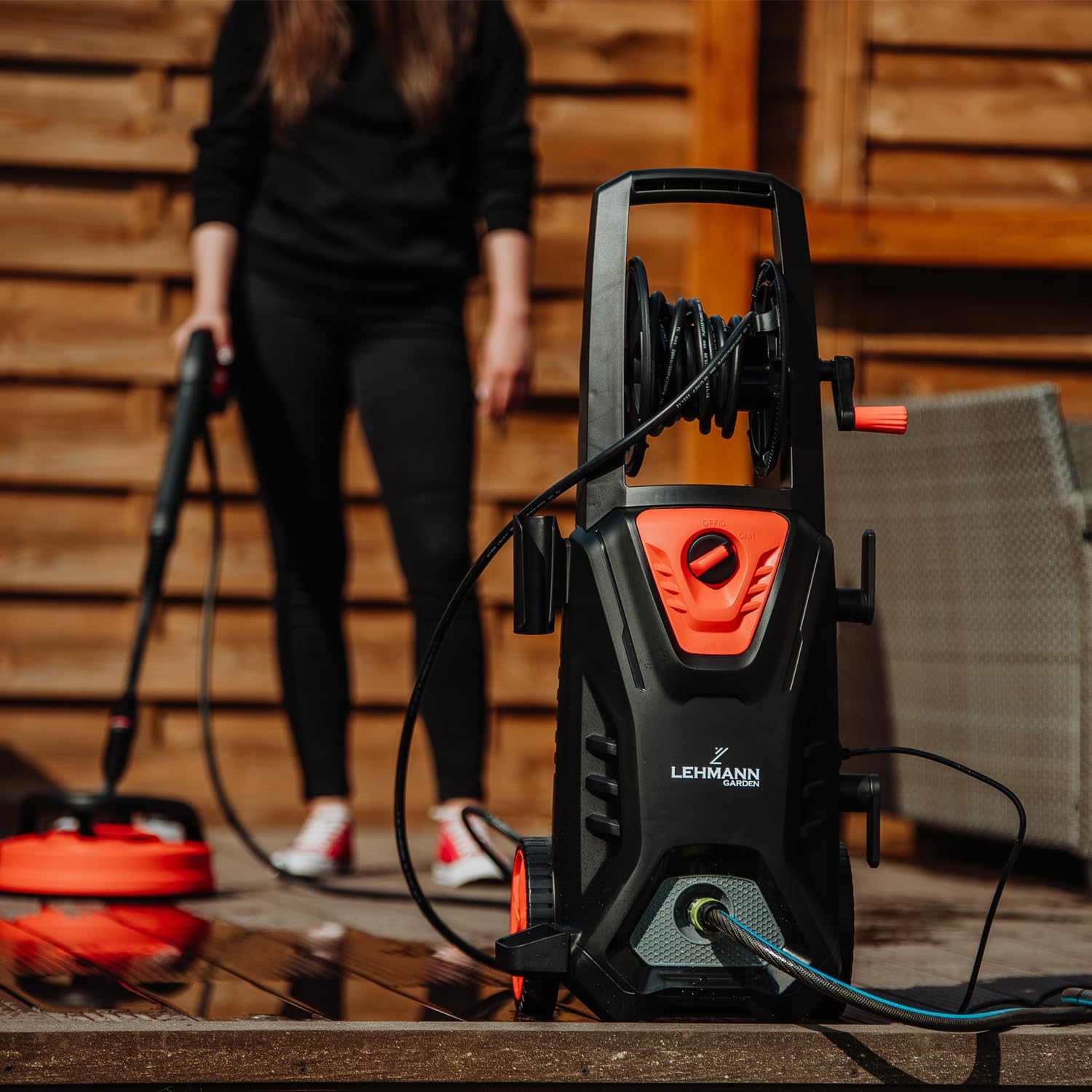 Lehmann Hudson Hidrolimpiadora de Alta Presion, 1800 W, Presión Máxima 220 Bar, Capacidad de Extracción de 450 l/h, Juego de Accesorios - Cepillo para Patios, Lanza Espumante, Cepillo para Llantas
