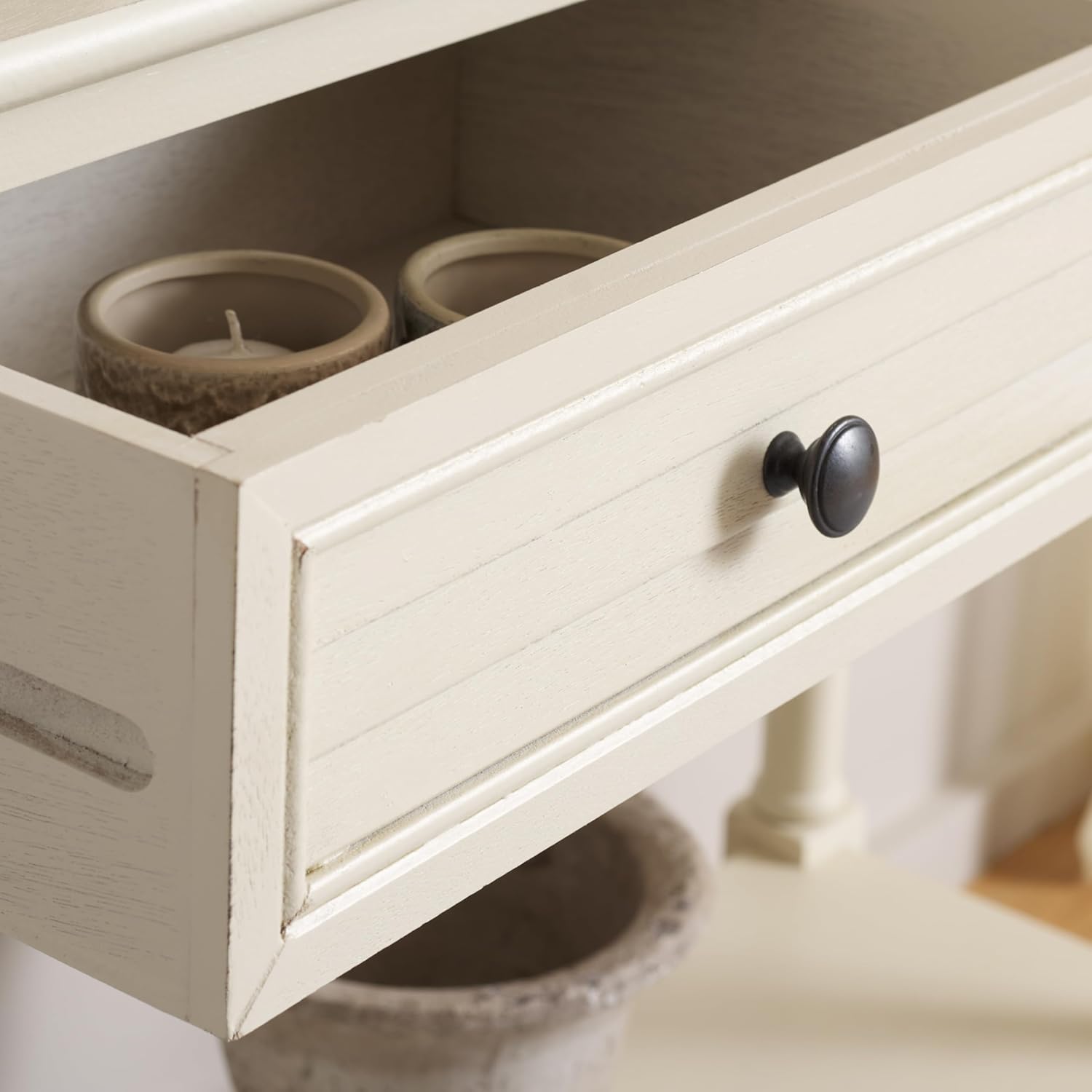 SAFAVIEH Home Collection – Tate Distressed White 2-Drawer Console Table with Shelf, Turned Leg Farmhouse Accent Console for Entryway or Living Room (CNS5720A)