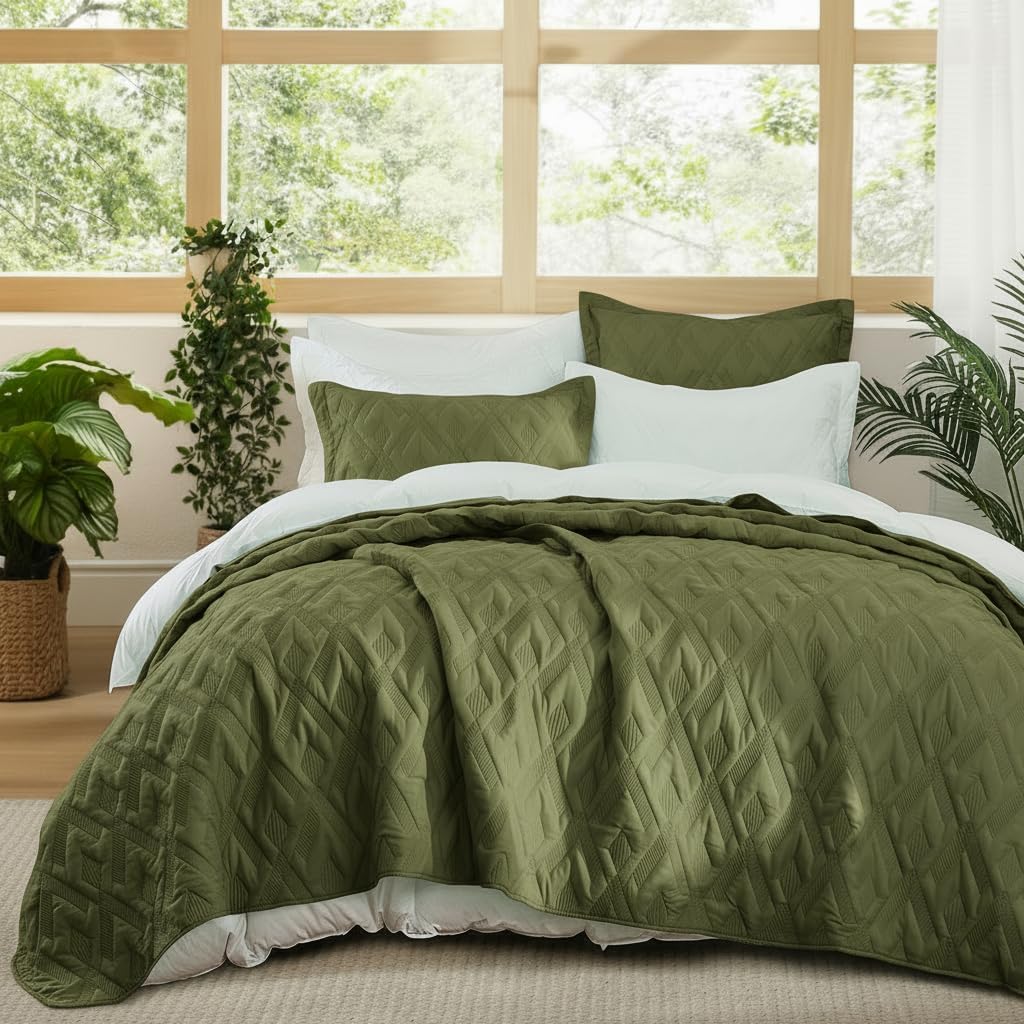 BOV Sage Green Quilt Queen 92x96 – Cooling Lightweight Comforter, Decorative Summer Bedspread Set, Sage Green Bedding for Bedroom