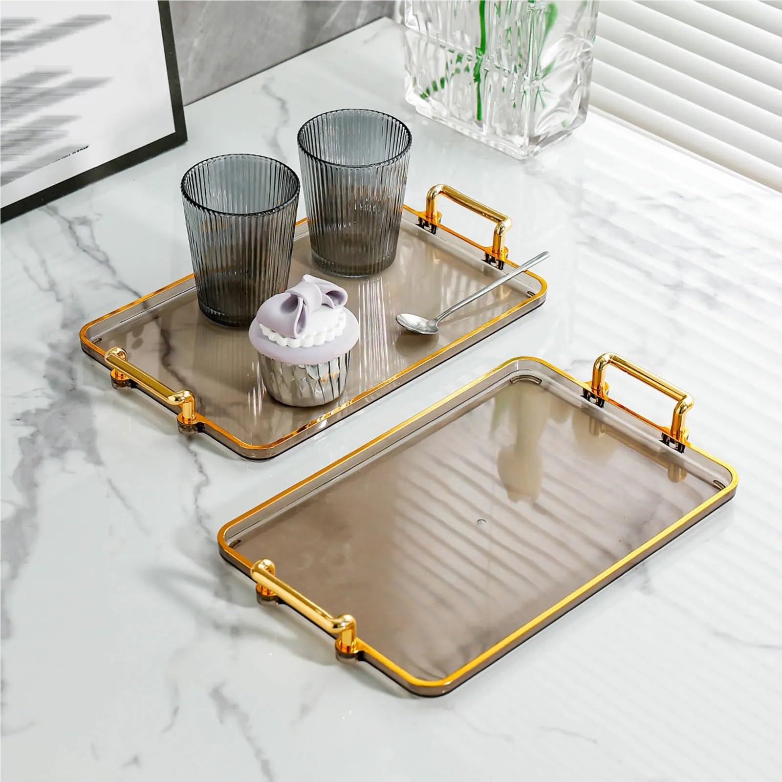 Bandeja para Servir con Asas, Bandeja para Comer, Almacenamiento de cosméticos, Centro de Mesa Rectangular, Bandeja para Comida (Borde Dorado Blanco)